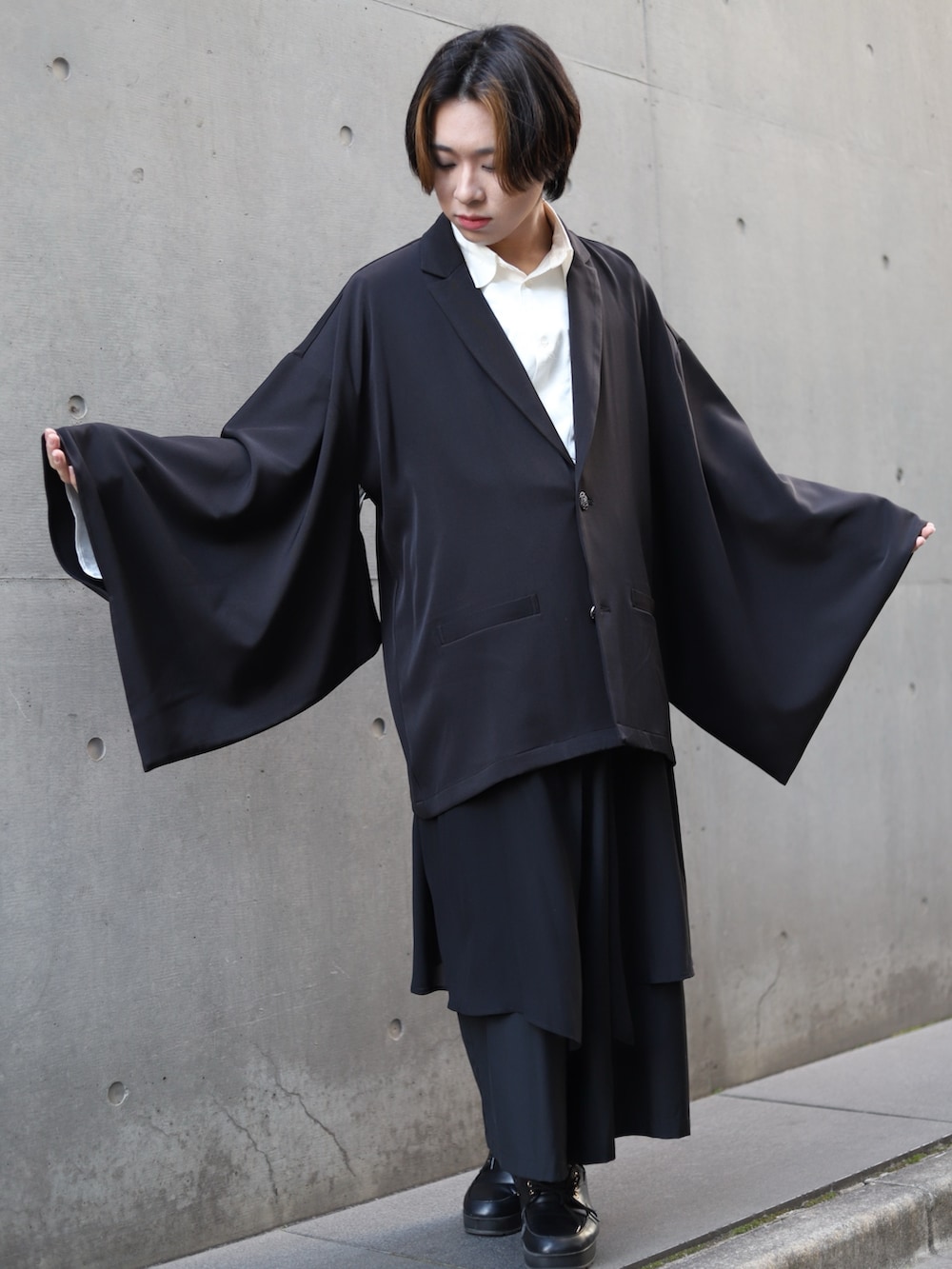 「axes femme、メンズファッション、メンズコーデ、カジュアルコーデ、モード、モードカジュアル、AXES-X、REZEN、ジェンダーレス、和装、テーラードジャケット、サブカル」｜「REZENの和袖テーラードジャケット（テーラードジャケット、ブラック系）」を使った、みちゅんさん（メンズ・162cm）の冬コーディネートの3枚目の写真