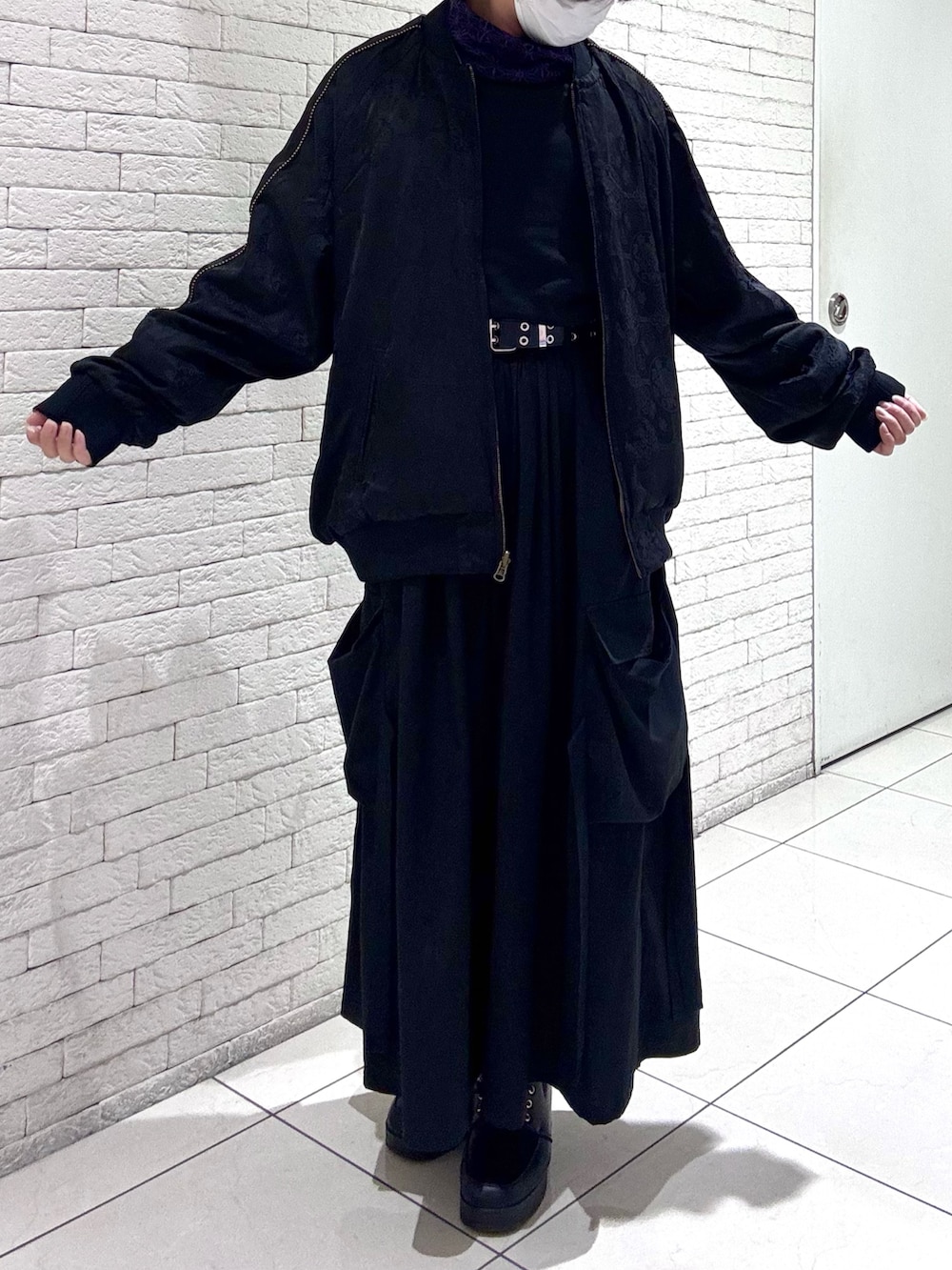 「パーカー、秋コーデ、axes femme、ニット、ブルゾン、メンズコーデ、ジェンダーレス、ジェンダーレスコーデ」｜「AXES-Xの弁慶牛若丸リバーシスカジャン（スカジャン、パープル系）」を使った、みちゅんさん（メンズ・162cm）の秋コーディネートの3枚目の写真