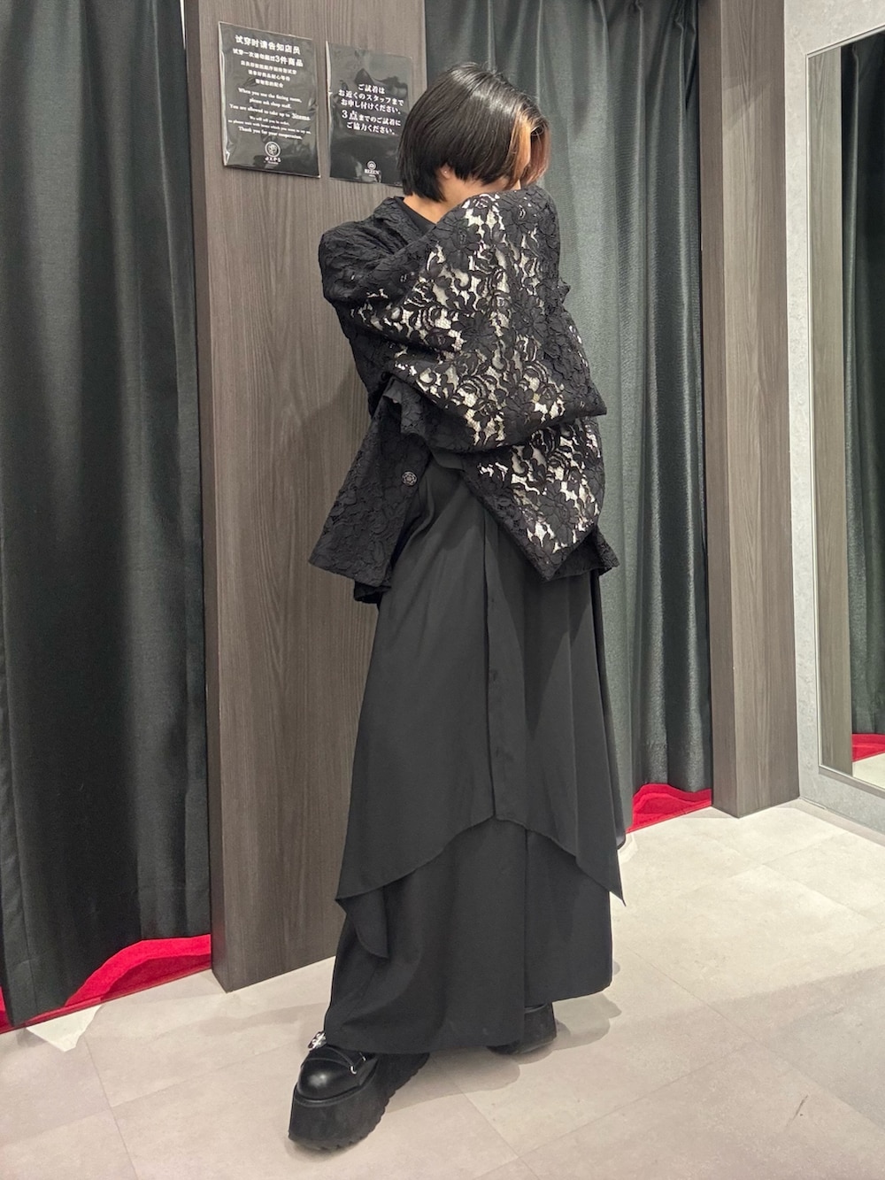 「シャツスタイル、AXES-X、REZEN、大人カジュアル、春、メンズファッション、ジャケットコーデ、モードスタイル、モード、和風、レースジャケット、ジェンダーレス」｜「REZENのレース和袖ジャケット（テーラードジャケット、ブラック系）」を使った、みちゅんさん（メンズ・162cm）の春コーディネートの2枚目の写真