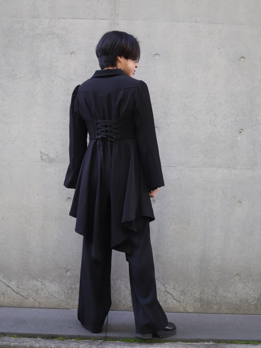 「冬コーデ、マイベストコーデ2024、セットアップ、レイヤード、モード、燕尾、ジェンダーレス、axes femme、axes femme POETIQUE、細見えコーデ」｜「axes femme POETIQUEの燕尾デザインロングジャケット（テーラードジャケット、ブラック系）」を使った、みちゅんさん（レディース・162cm）の冬コーディネートの4枚目の写真