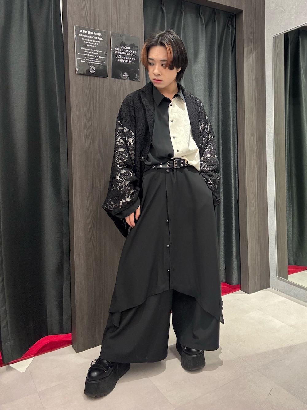 「シャツスタイル、AXES-X、REZEN、大人カジュアル、春、メンズファッション、ジャケットコーデ、モードスタイル、モード、和風、レースジャケット、ジェンダーレス」｜「REZENのレース和袖ジャケット（テーラードジャケット、ブラック系）」を使った、みちゅんさん（メンズ・162cm）の春コーディネートの3枚目の写真
