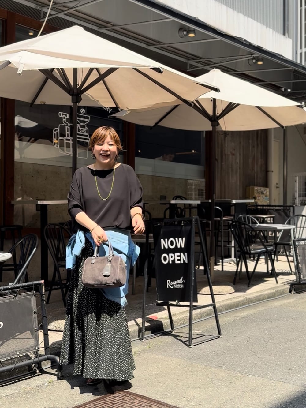 「シアートップス、夏服コーデ、ゆるコーデ、涼しいコーデ、シンプルスタイル、夏服、シャツ/ブラウス、夏コーデ、秋服準備はじめました、40代ファッション、40代女性、40代コーデ、骨格ストレート」｜「RIVE DROITEのリブ付きジョーゼットドルマンブラウス（シャツ/ブラウス、ブラック系）」を使った、yosshiiiiiiさん（レディース・165cm）の夏コーディネートの6枚目の写真