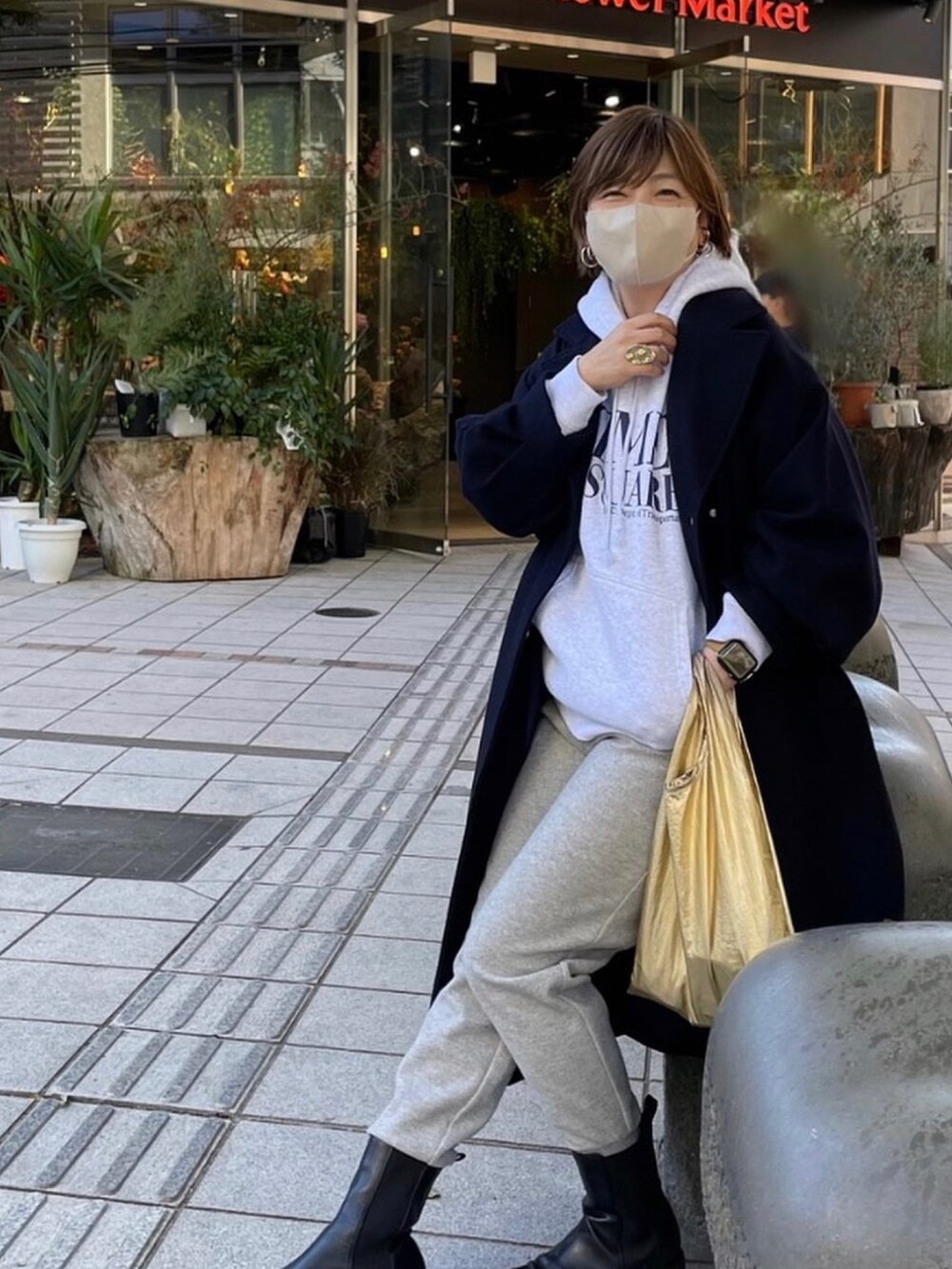 「カジュアル、オトナ女子、カジュアルコーデ、大人カジュアル、休日スタイル、ゆるコーデ、着回しコーデ、ショートブーツ、冬、キレイめカジュアル、RIVEDROITE、リブドロワ、GOOD ROCK SPEED、スウェット、パーカー」｜「RIVE DROITEのクリアな印象で羽織れる/タックスリーブメルトンコート（その他アウター、ブルー系）」を使った、yosshiiiiiiさん（骨格ストレート・レディース・165cm）の冬コーディネートの4枚目の写真