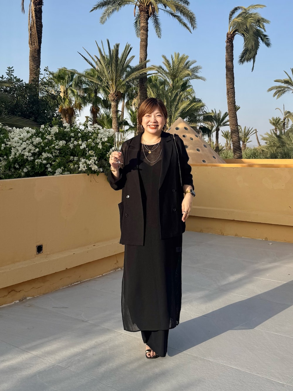「レイヤードスタイル、シンプルスタイル、大人ファッション、40代ファッション、40代、40代女性、40代コーデ、ワンピース、ワンピーススタイル、ワンピースコーデ、ジャケット、ジャケットスタイル、ジャケットコーデ」｜「RIVE DROITEの予約【シーズンムードを高める】カラミメッシュリーンワンピース（ワンピース、ブラック系）」を使った、yosshiiiiiiさん（骨格ストレート・レディース・165cm）の夏コーディネートの2枚目の写真