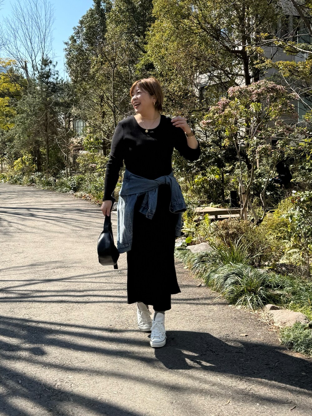「今日のコーデ、ワンピーススタイル、リラックススタイル、40代ファッション、160cm台コーデ、着痩せ・細見え、着痩せ、着痩せコーデ、デニムジャケット」｜「RIVE DROITEの低身長サイズあり/2WAYロングリブワンピース（ワンピース、ブラック系）」を使った、yosshiiiiiiさん（骨格ストレート・レディース・165cm）の冬コーディネートの3枚目の写真