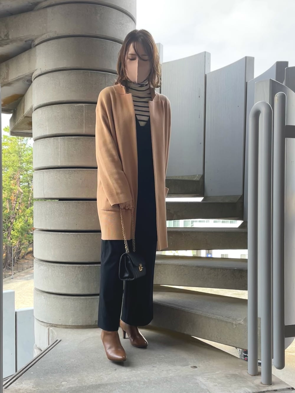 「ユニクロカシミヤ、エクストラファインメリノリブタートルネックセーター、PLST、シャネル風」｜「PLSTのアイテム（ノーカラーコート、ピンク系）」を使った、9sacoさん（レディース・159cm）の冬コーディネートの3枚目の写真