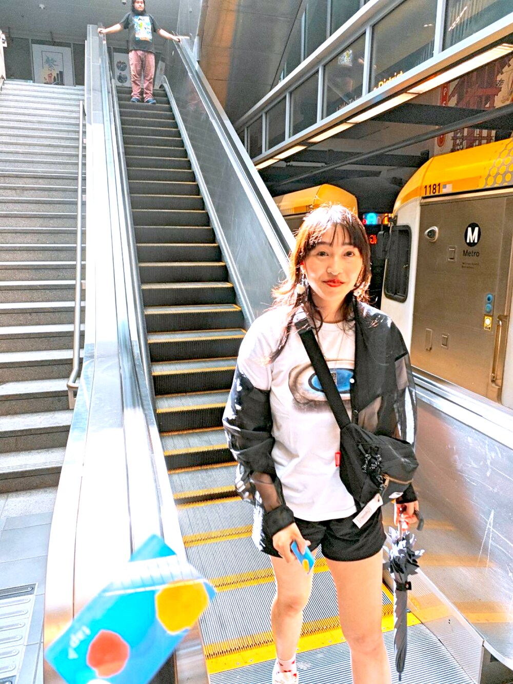 「UVERworldのアイテム（スウェット、グレー系）」を使った、yukaeagle22さん（レディース・170cm）の冬コーディネートの3枚目の写真