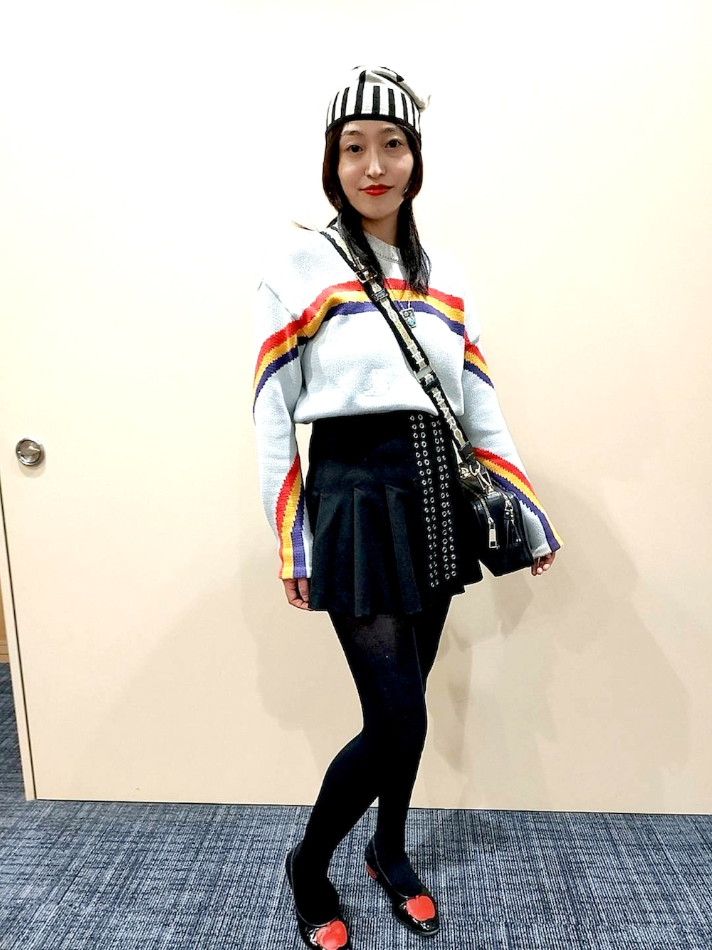 「お出かけコーデ、休日スタイル、オトナカワイイ、着回しコーデ、ニットコーデ」｜「MARC JACOBSのアイテム（ショルダーバッグ、ブラック系）」を使った、yukaeagle22さん（レディース・170cm）の冬コーディネートの2枚目の写真