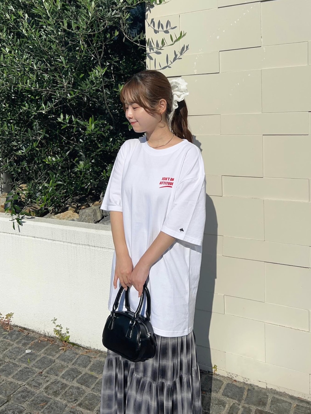 「WEARyouthコーデ、白Tシャツ、Tシャツ、Tシャツコーデ、夏だ！Tシャツ着よう！、スポーツミックス、ゆるコーデ、チュール、チュールスカート、スカート、ロングスカート、チェック、プチプラ、プチプラコーデ、休日スタイル」｜「amoodのUnlimit / Sarcasm Tee（Tシャツ/カットソー、ホワイト系）」を使った、momo🐇さん（骨格ストレート・レディース・153cm）の夏コーディネートの4枚目の写真