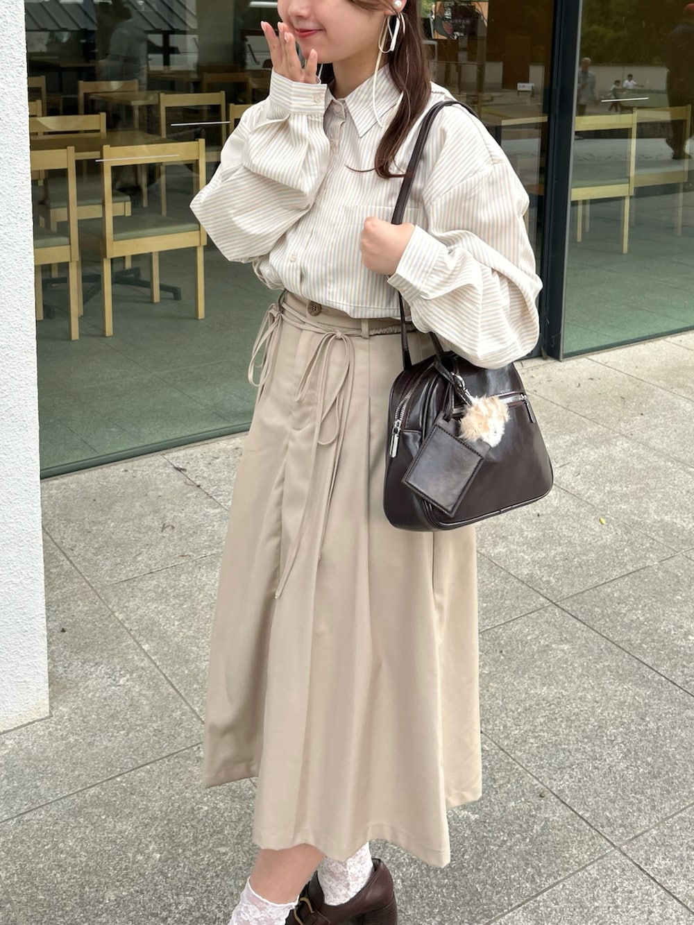「WEARyouthコーデ、ストライプシャツ、ベージュ、淡色コーデ、シャツ、シャツスタイル、シャツ好き集まれ、ストライプ、ミディ丈スカート、スカート、ロングスカート、ローファー、お出かけコーデ、プチプラ、プチプラコーデ」｜「amoodのBeidelli / アロ ストライプオーバーフィットシャツ（シャツ/ブラウス、ベージュ系）」を使った、momo🐇さん（骨格ストレート・レディース・153cm）の夏コーディネートの2枚目の写真