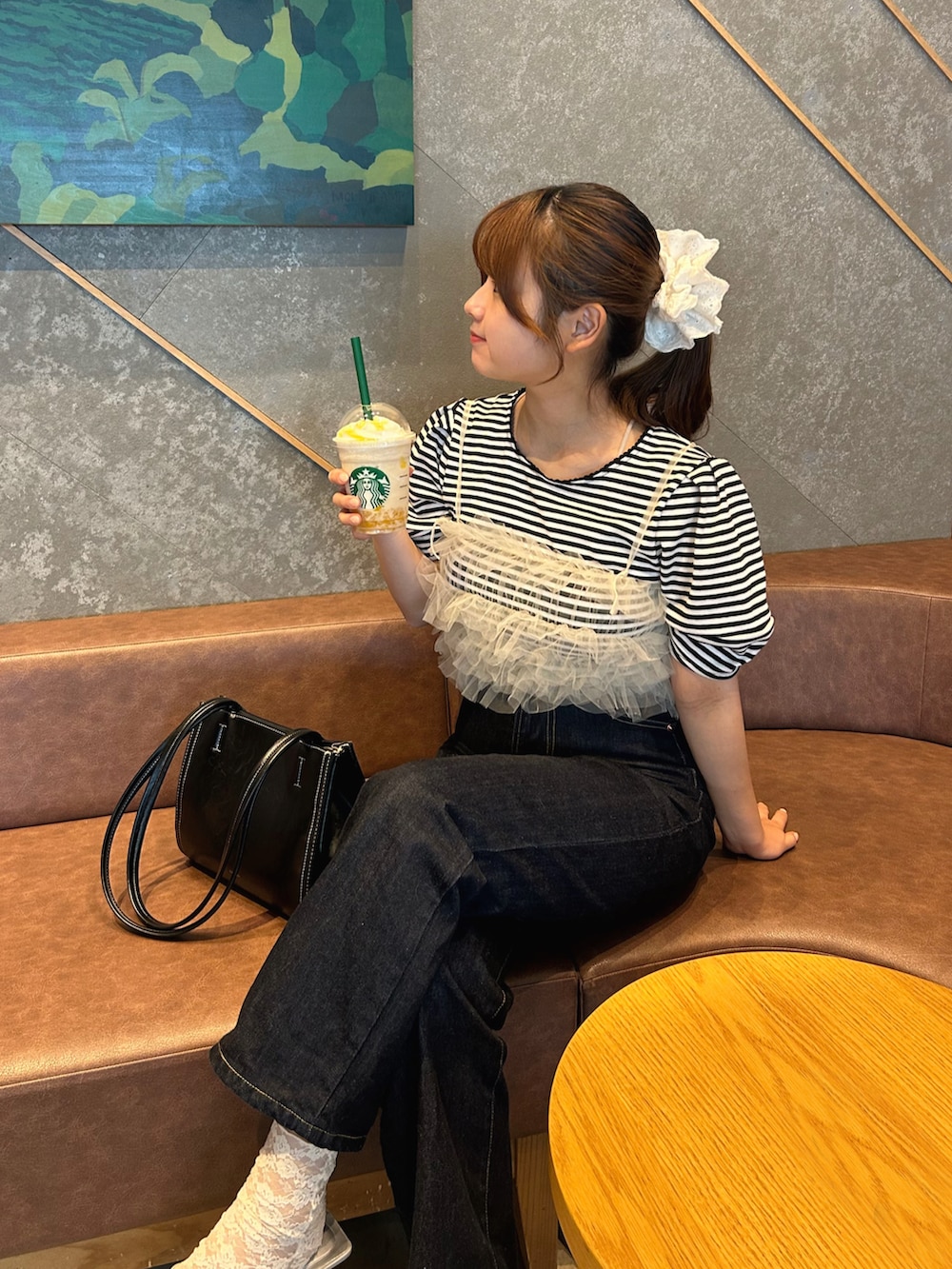 「WEARyouthコーデ、レイヤードスタイル、ボーダー、ボーダートップス、ボーダーTシャツ、パフスリーブ、サンダル、デニム、デニムパンツ、チュール、プチプラ、プチプラコーデ、カジュアルガーリー、お出かけコーデ、休日スタイル」｜「BONLECILLの【イージーケア/マシンウォッシャブル】ランタンスリーブスカラップレースリブT（Tシャツ/カットソー、ブラック系）」を使った、momo🐇さん（骨格ストレート・レディース・153cm）の夏コーディネートの2枚目の写真
