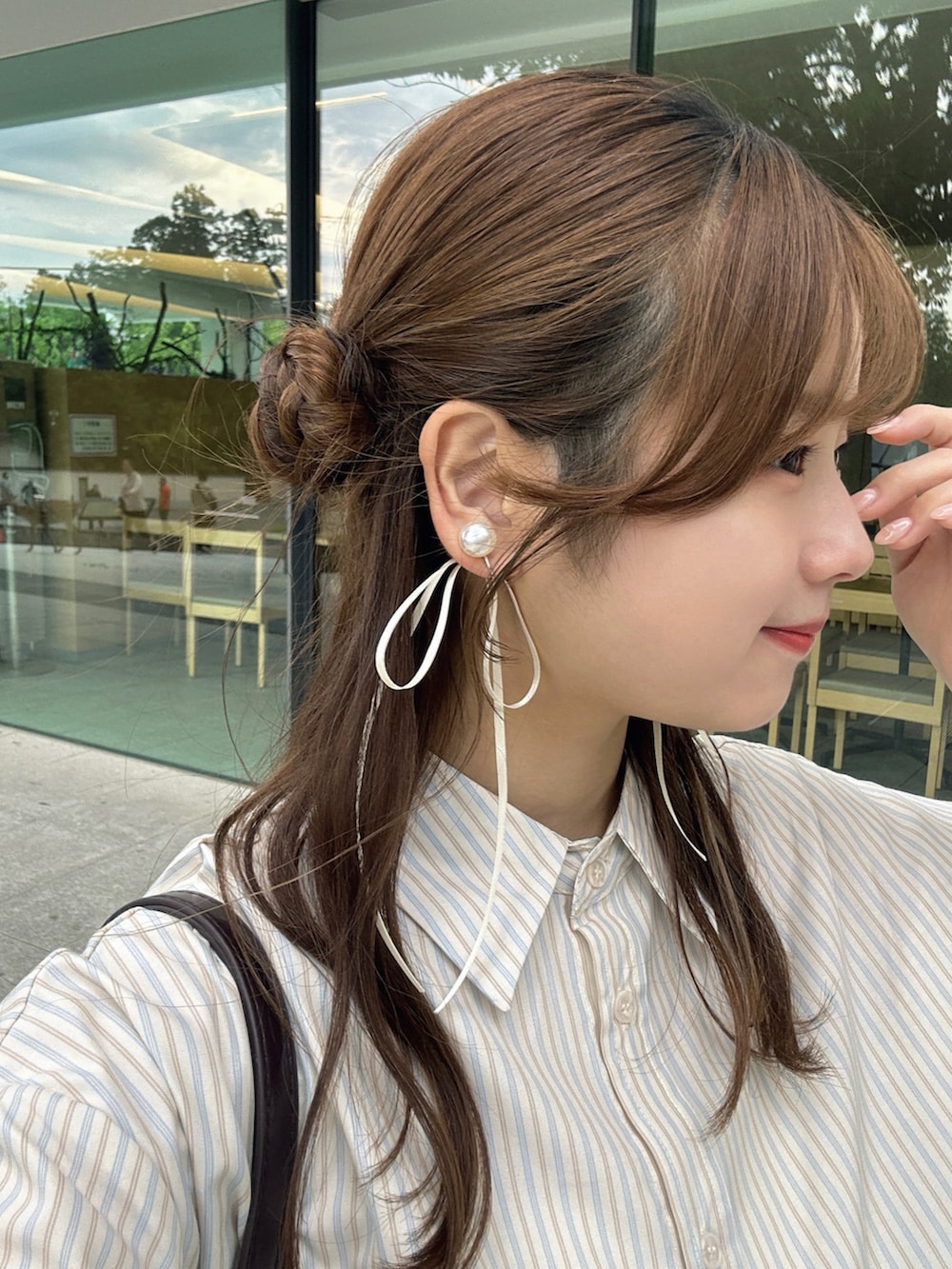 「WEARyouthコーデ、ストライプシャツ、ベージュ、淡色コーデ、シャツ、シャツスタイル、シャツ好き集まれ、ストライプ、ミディ丈スカート、スカート、ロングスカート、ローファー、お出かけコーデ、プチプラ、プチプラコーデ」｜「amoodのBeidelli / アロ ストライプオーバーフィットシャツ（シャツ/ブラウス、ベージュ系）」を使った、momo🐇さん（骨格ストレート・レディース・153cm）の夏コーディネートの3枚目の写真