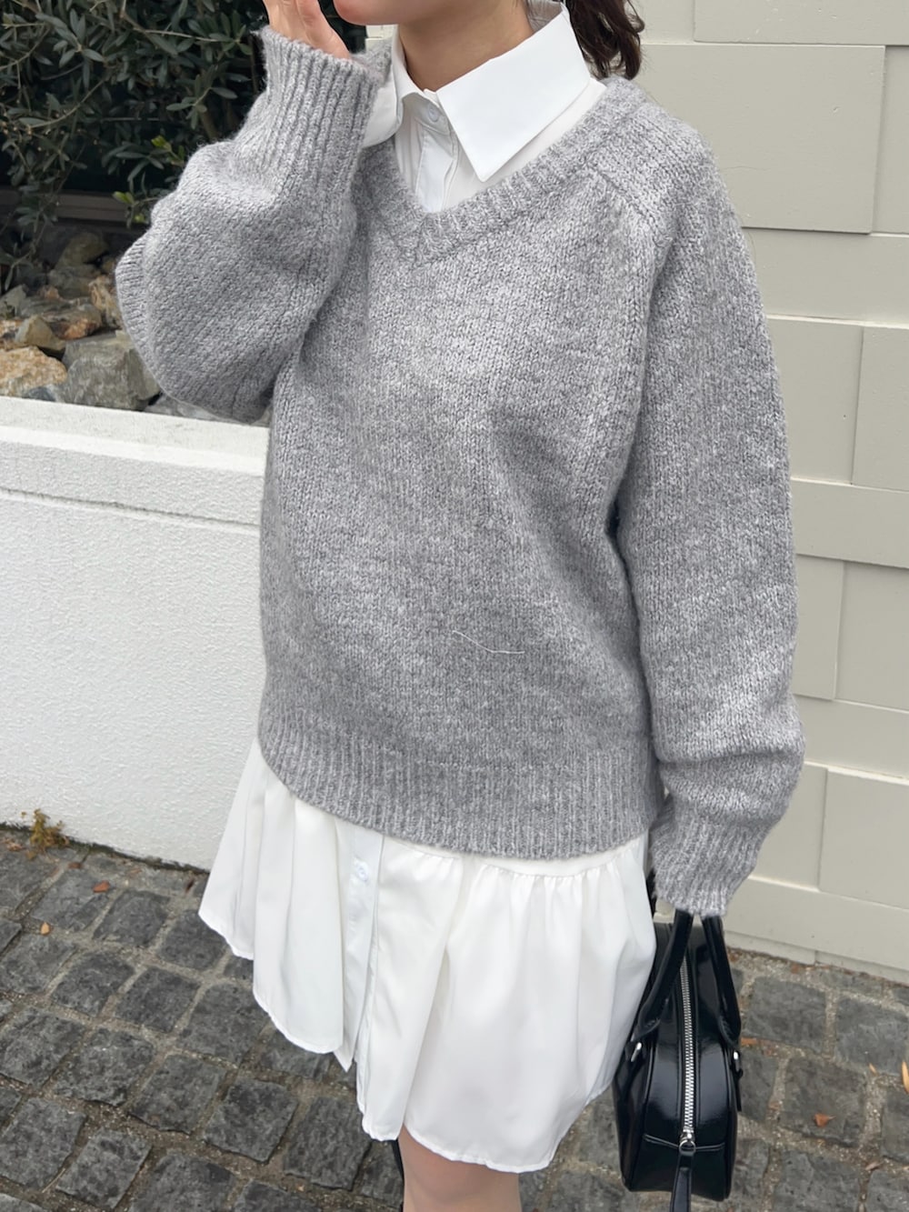 「WEARyouthコーデ、春コーデ、レイヤードスタイル、ニット、シャツワンピ、シャツスタイル、シャツ、シャツ好き集まれ、ロングブーツ、お出かけコーデ、休日スタイル、カジュアルガーリー、モノトーン、モノトーンコーデ、韓国ファッション」｜「amoodのアイテム（ニット/セーター、グレー系）」を使った、momo🐇さん（骨格ストレート・レディース・153cm）の冬コーディネートの2枚目の写真