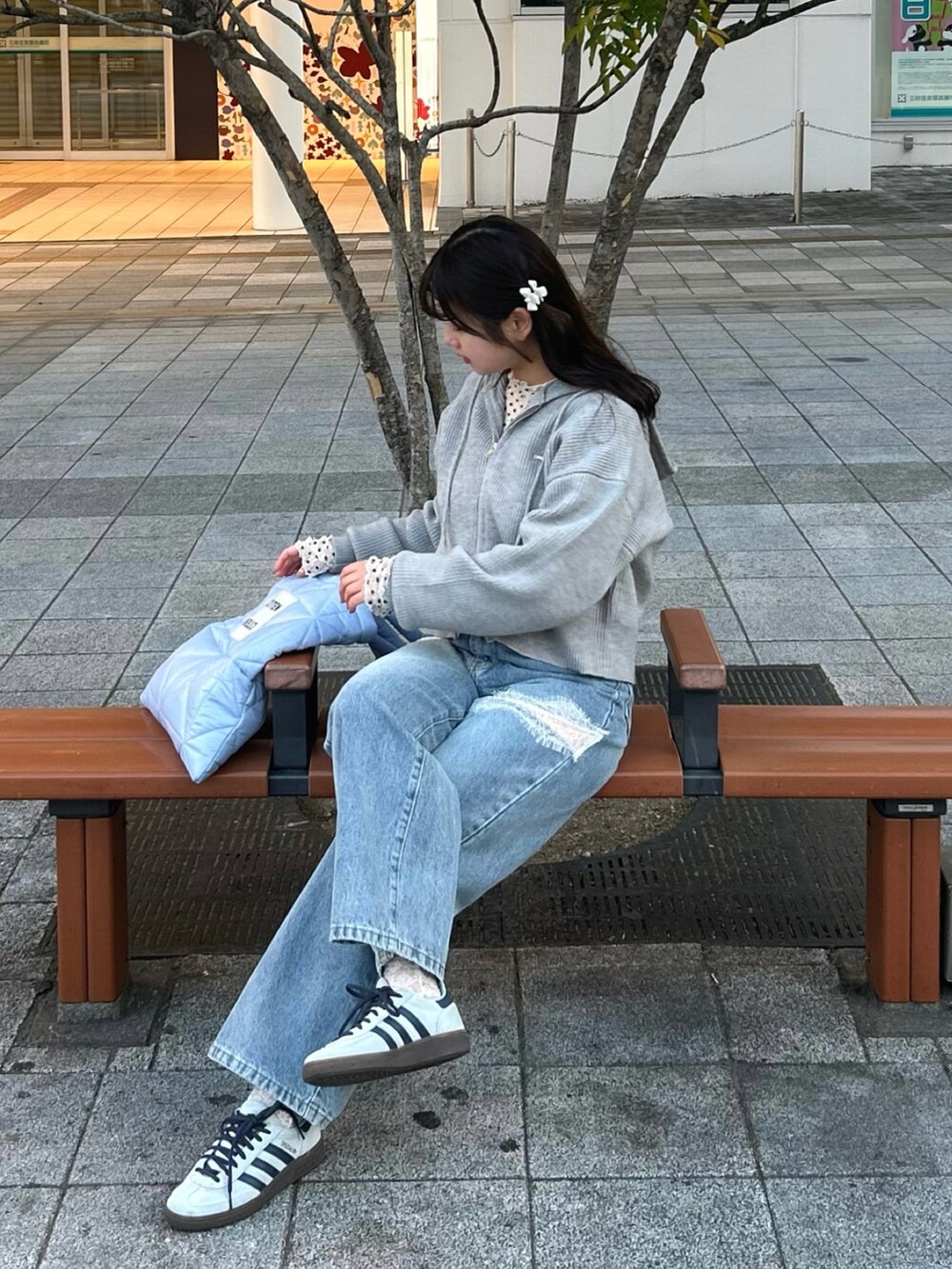 ã°ã¬ãŒç³»ã®ããŒã«ãŒããã¯ã€ãç³»ã®Tã·ã£ã/ã«ãããœãŒããã«ãŒç³»ã®ããã ãã³ããççšããã¬ãã£ãŒã¹ã®å¬ã³ãŒãã£ããŒãã®3æç®ã®åç