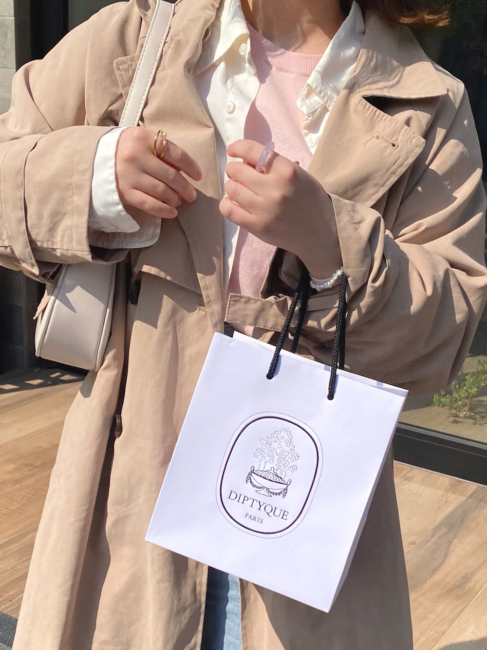 「春服デビュー宣言、春コーデ、春アウター、トレンチコート、tiptop、Kastane、Ralph Lauren、UNIQLO、ラルフローレン、ユニクロ、骨格ストレート」｜「tiptopの【2サイズ展開】ボリューム袖ベルト付きトレンチコート【web限定Lサイズあり】（トレンチコート、ベージュ系）」を使った、momo🐇さん（骨格ストレート・レディース・153cm）の春コーディネートの3枚目の写真
