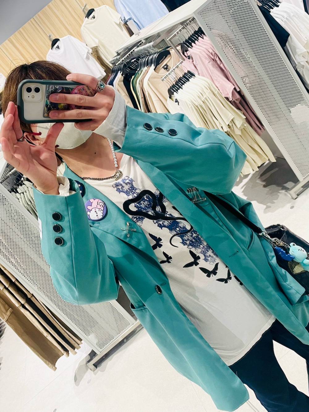「春めき満開コーデ、春色、お洒落さんとつながりたい、キレイめカジュアル、ユニクロ」｜「Dr. MartensのDr. Martens/ドクターマーチン 3989 イエローステッチ ブローグ シューズ 22210001（ドレスシューズ、ブラック系）」を使った、　momoさん（メンズ・166cm）の春コーディネートの3枚目の写真