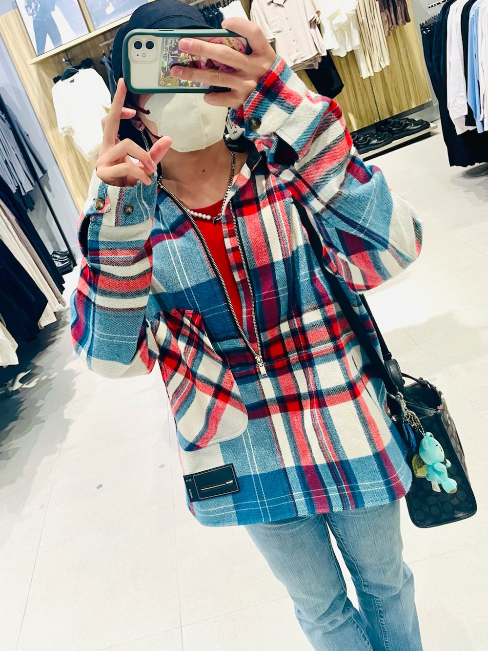「春めき満開コーデ、デニムパンツ、チェック、お気に入り、バケットハット、G-DRAGON、メンズファッション、春色」|「WE11DONEのWE11DONE ブルーチェックアノラックウールシャツ(シャツ/ブラウス、ブルー系)」を使った、 momoさん(メンズ・166cm)の春コーディネートの2枚目の写真