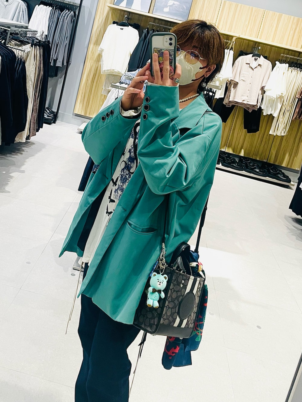 「春めき満開コーデ、春色、お洒落さんとつながりたい、キレイめカジュアル、ユニクロ」｜「Dr. MartensのDr. Martens/ドクターマーチン 3989 イエローステッチ ブローグ シューズ 22210001（ドレスシューズ、ブラック系）」を使った、　momoさん（メンズ・166cm）の春コーディネートの2枚目の写真