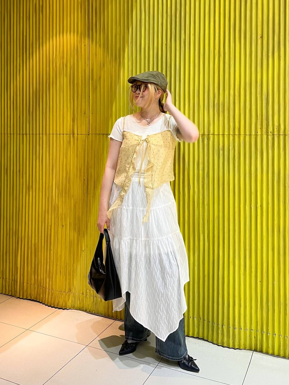 「オーバーサイズ、体型カバー、差し色コーデ、骨格ストレート、高身長、着痩せ、FOREVER 21、夏コーデ、Tシャツ」|「FOREVER 21の【2025SS】オーバーダイフレアデニム(デニムパンツ、ブルー系)」を使った、ちぃ。さん(レディース・165cm)の夏コーディネートの3枚目の写真
