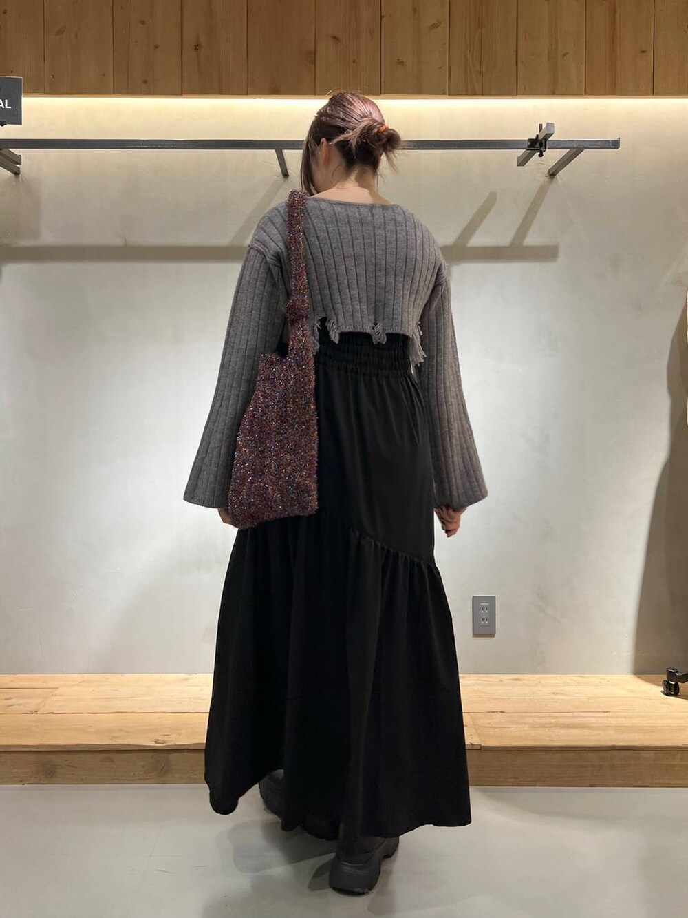 「高身長、体型カバー、差し色コーデ、着痩せ、骨格ストレート_PAGEBOY、ワンピース、モテ」｜「PAGEBOYのサイドゴアショートブーツ（ブーツ、ブラック系）」を使った、ちぃ。さん（骨格ストレート・レディース・165cm）の秋コーディネートの2枚目の写真