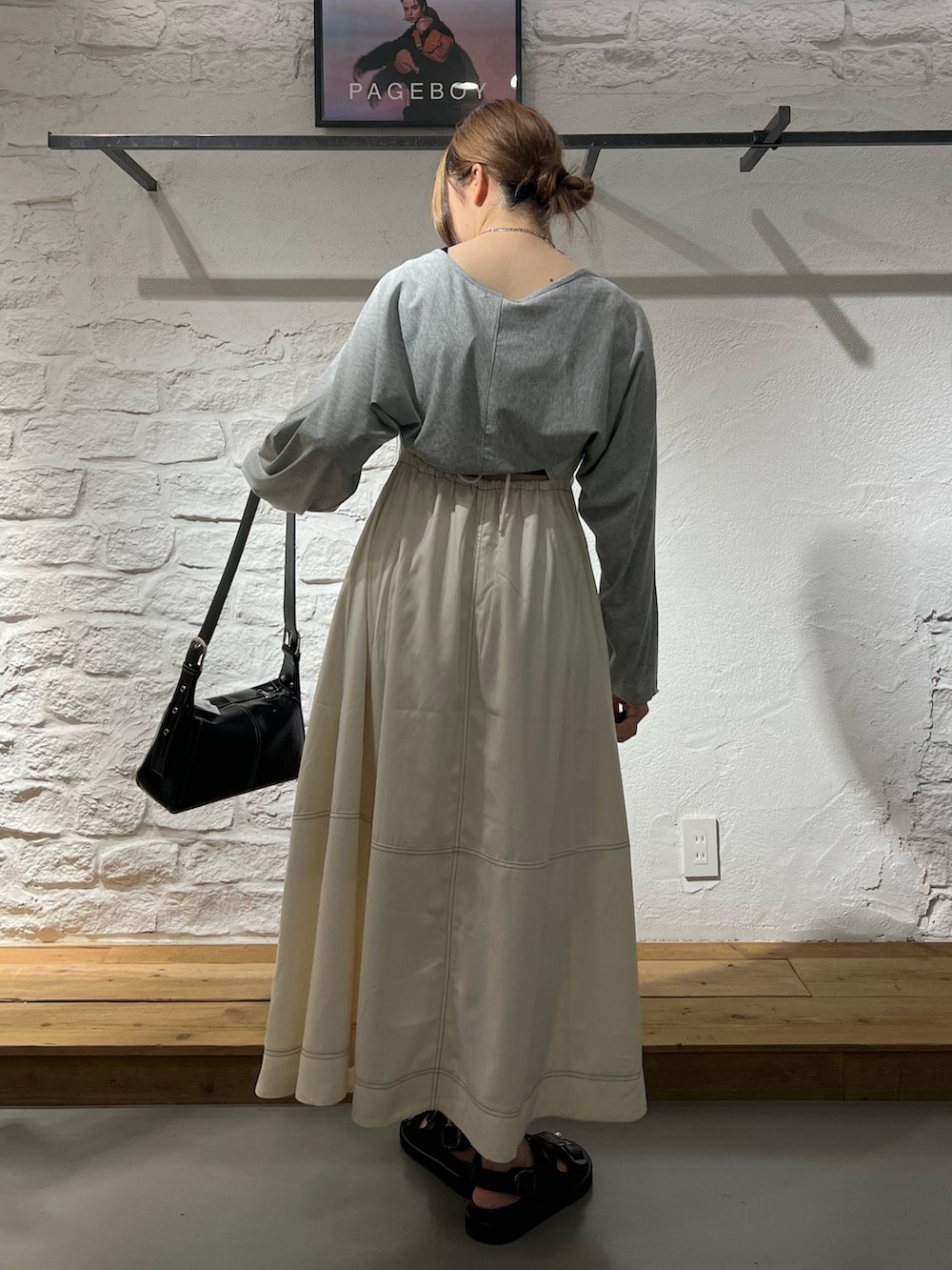 「高身長女子、165cm、骨格ストレート、ワンピース、レザーライク、ボレロ、着痩せコーデ」｜「PAGEBOYのレザーライクキャミワンピース（ワンピース、ホワイト系）」を使った、ちぃ。さん（骨格ストレート・レディース・165cm）の夏コーディネートの4枚目の写真