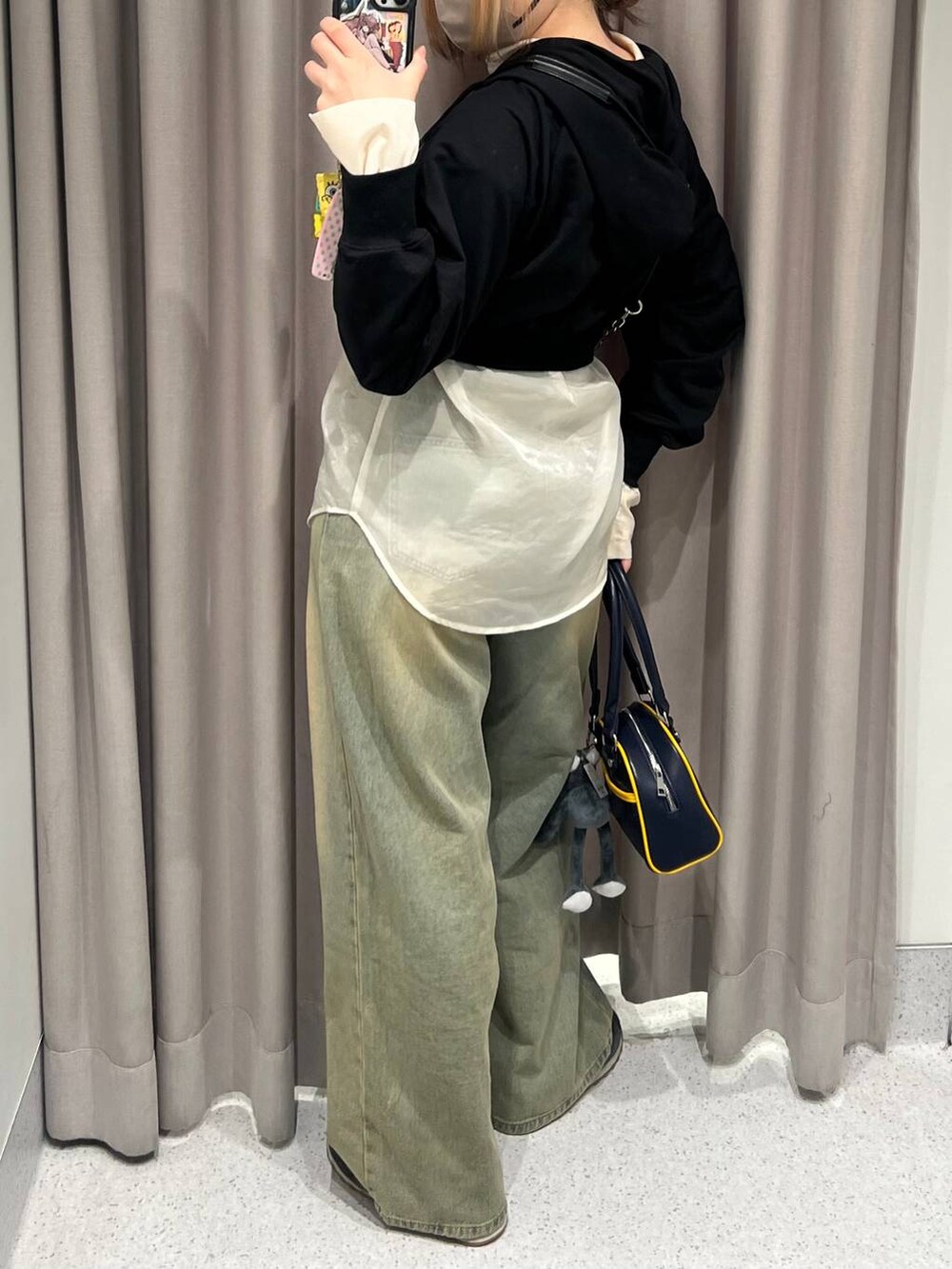 「体型カバー、オーバーサイズ、骨格ストレート、高身長、着痩せ、FOREVER 21、デニムパンツ、シャツ」｜「FOREVER 21の【2024FW】オーバーダイワイドデニム（デニムパンツ、ブルー系）」を使った、ちぃ。さん（レディース・165cm）の春コーディネートの2枚目の写真