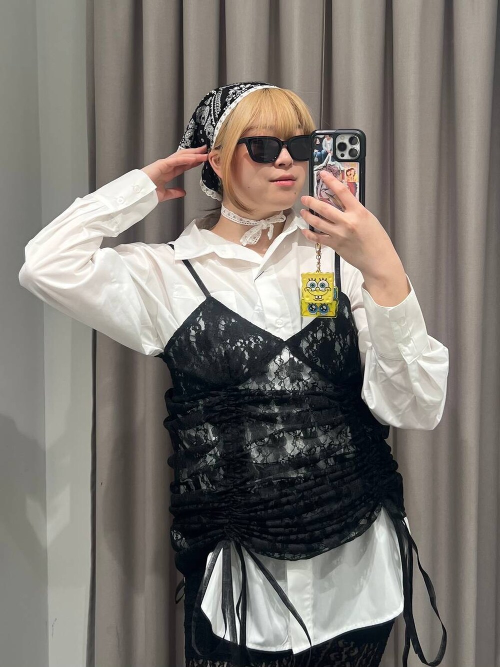 「骨格ストレート、サングラス、ワンピース、ブーツ、オーバーサイズ、高身長、着痩せ、FOREVER 21、体型カバー、春コーデ、個性派」|「FOREVER 21の【2024FW】2WAYレースキャミワンピース(ワンピース、ブラック系)」を使った、ちぃ。さん(レディース・165cm)の春コーディネートの3枚目の写真