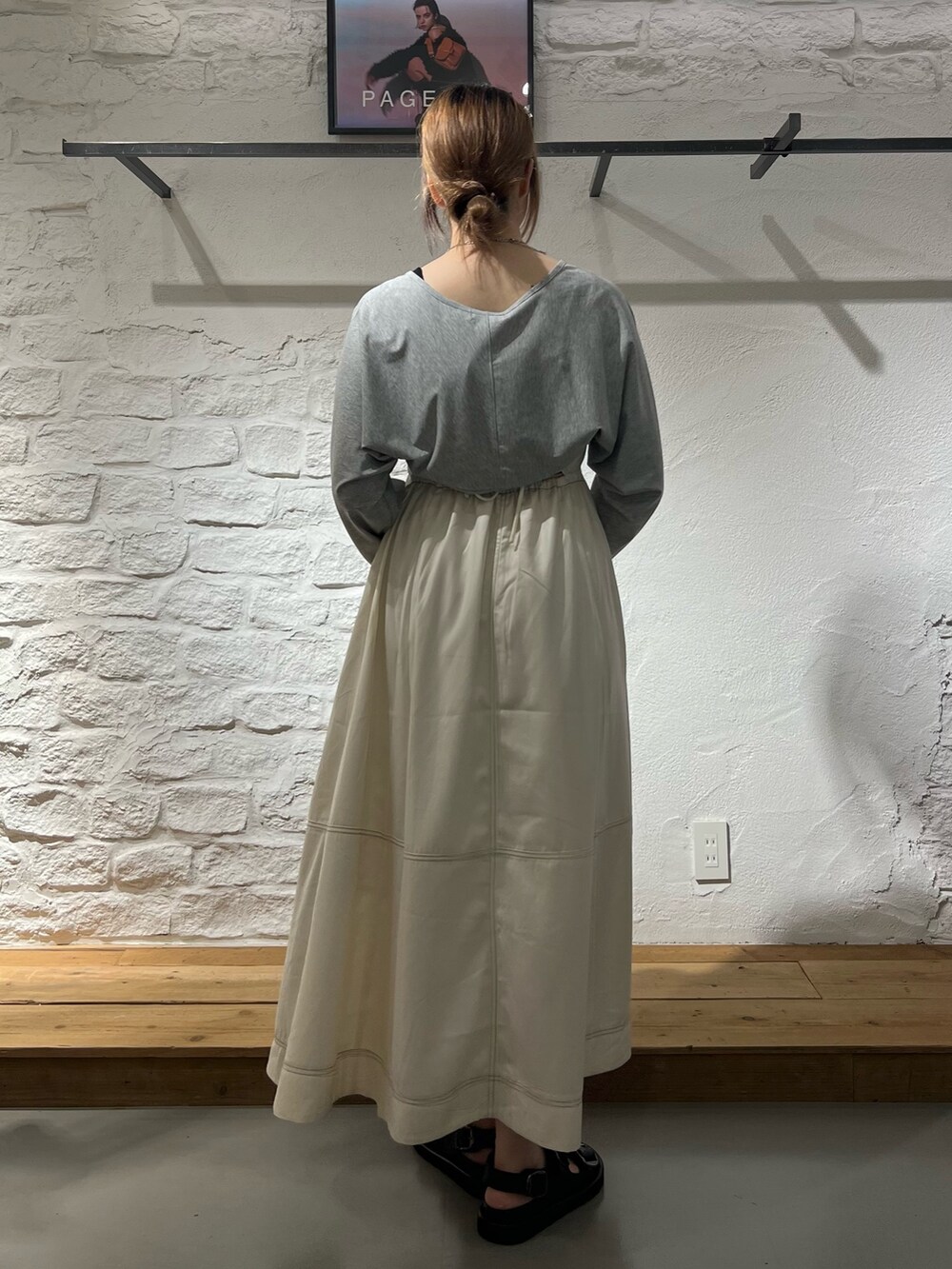 「高身長女子、165cm、骨格ストレート、ワンピース、レザーライク、ボレロ、着痩せコーデ」｜「PAGEBOYのレザーライクキャミワンピース（ワンピース、ホワイト系）」を使った、ちぃ。さん（骨格ストレート・レディース・165cm）の夏コーディネートの2枚目の写真