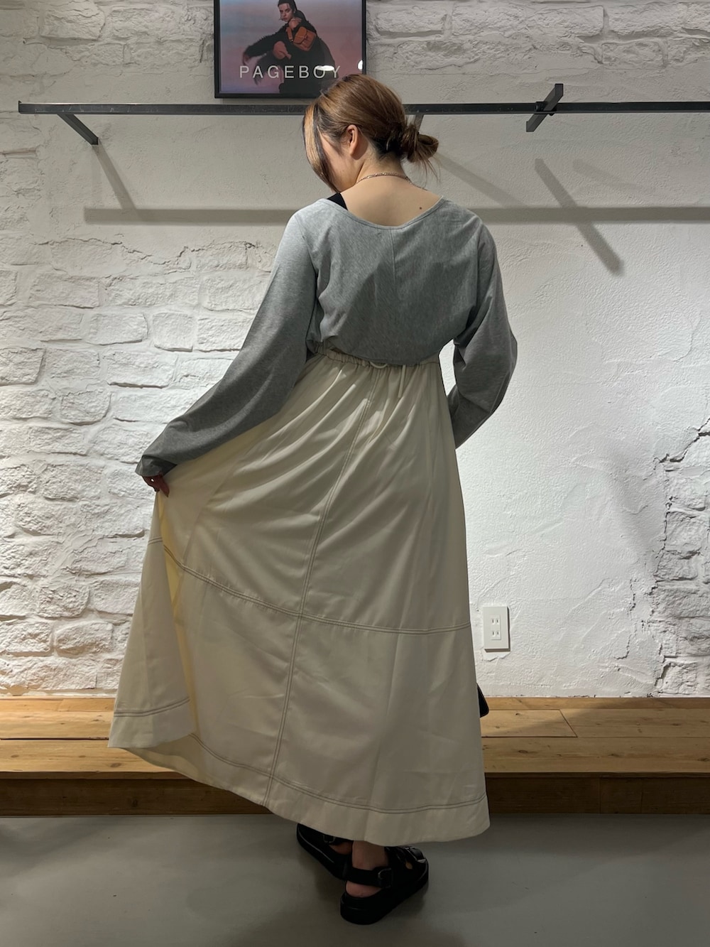 「高身長女子、165cm、骨格ストレート、ワンピース、レザーライク、ボレロ、着痩せコーデ」｜「PAGEBOYのレザーライクキャミワンピース（ワンピース、ホワイト系）」を使った、ちぃ。さん（骨格ストレート・レディース・165cm）の夏コーディネートの3枚目の写真