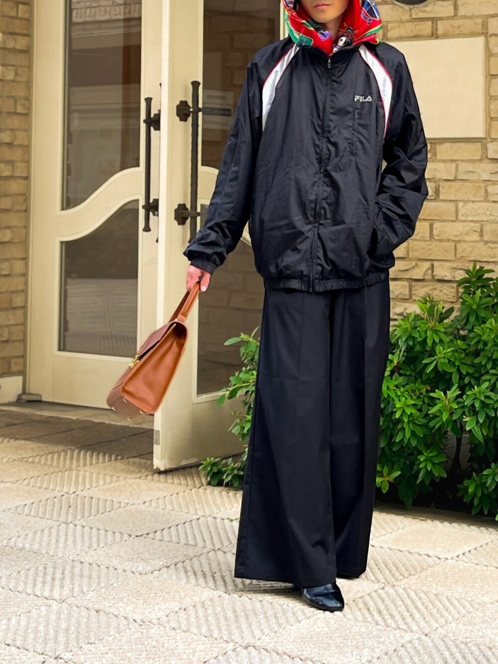 「春のNewスタイル、バケハ、バケットハット、春、カジュアル、ファッションを楽しもう、春服コーデ、ootd、スポーティ、スポーティーMIX、メンズコーデ、低身長男子、大学生コーデ」｜「FILAのアイテム（ナイロンジャケット、ブラック系）」を使った、ゆーぼうさん（骨格ウェーブ・メンズ・169cm）の春コーディネートの3枚目の写真
