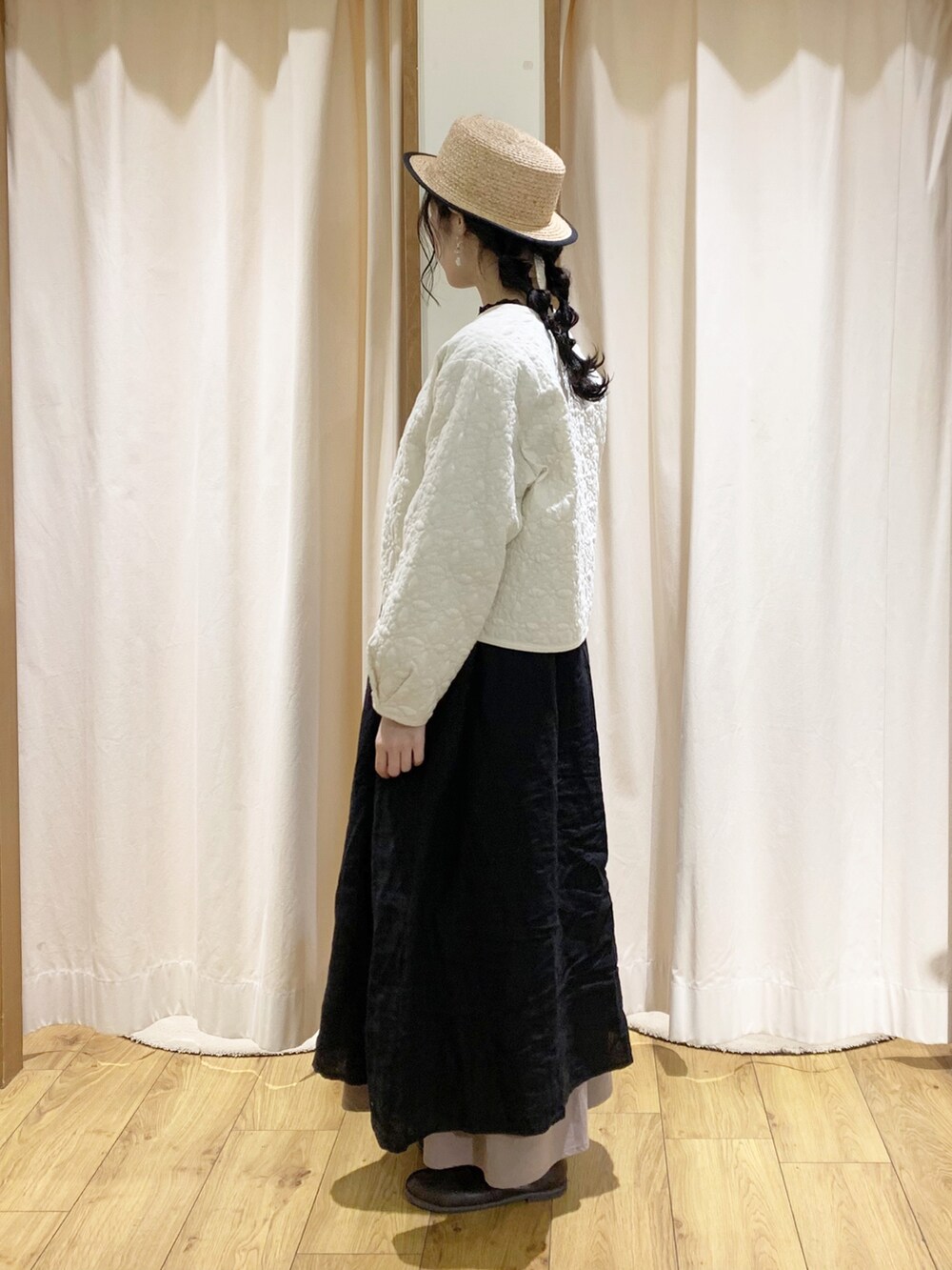 「モノトーン、シンプルコーデ、ジャケット、ショート丈、ワンピース、キャミワンピ、kazumiコラボ、ゆるコーデ、ナチュラル、大人ガーリー、ガーリー、レイヤードスタイル、サマンサ モスモス(Samansa Mos2)、春コーデ、Samansa Mos2」｜「Samansa Mos2の花柄ステッチキルトジャケット（ノーカラージャケット、ホワイト系）」を使った、marin.🐏さん（レディース・160cm）の冬コーディネートの2枚目の写真