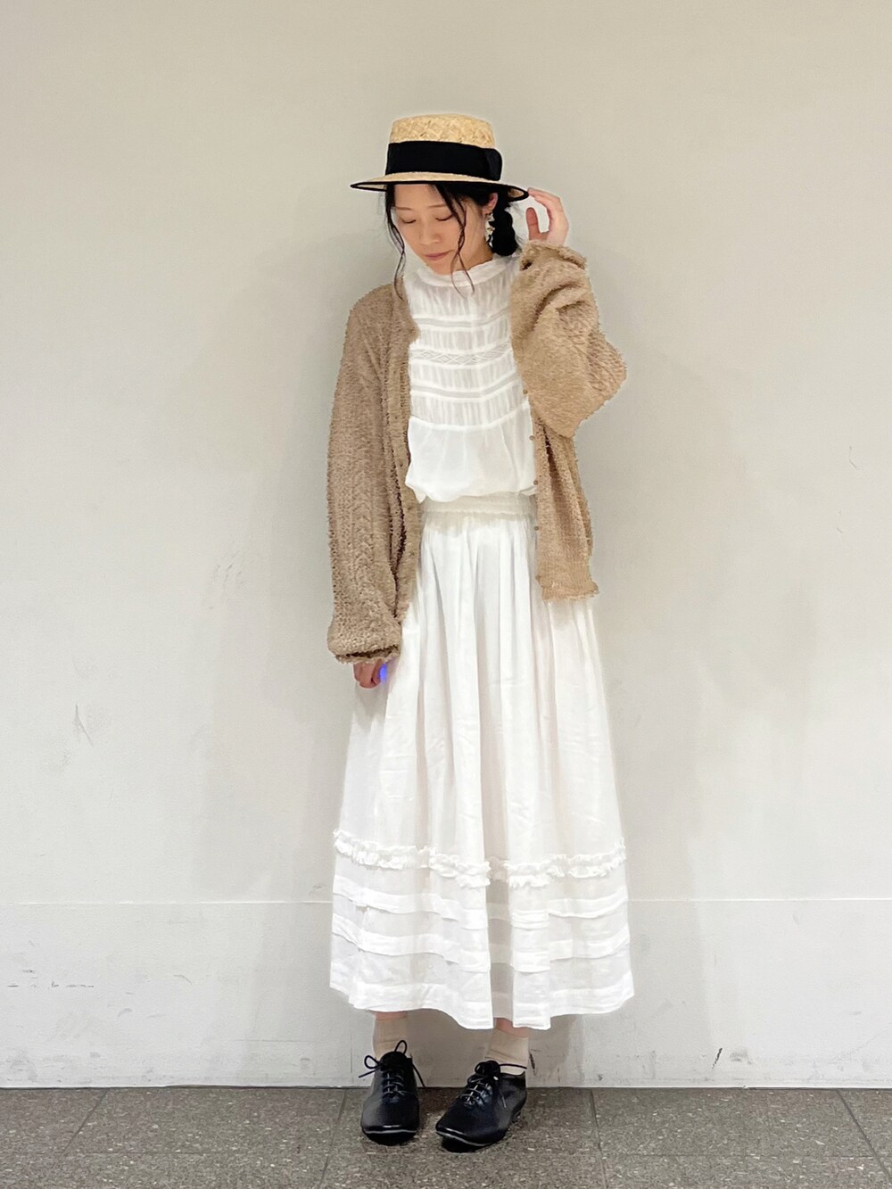 「ゆるコーデ、ナチュラル、ガーリー、サマンサ モスモス(Samansa Mos2)、Samansa Mos2、セットアップ、春コーデ、スカート」|「Samansa Mos2の【india crafts】ギャザーレースブラウス(シャツ/ブラウス、ホワイト系)」を使った、marin.🐏さん(レディース・160cm)の春コーディネートの2枚目の写真