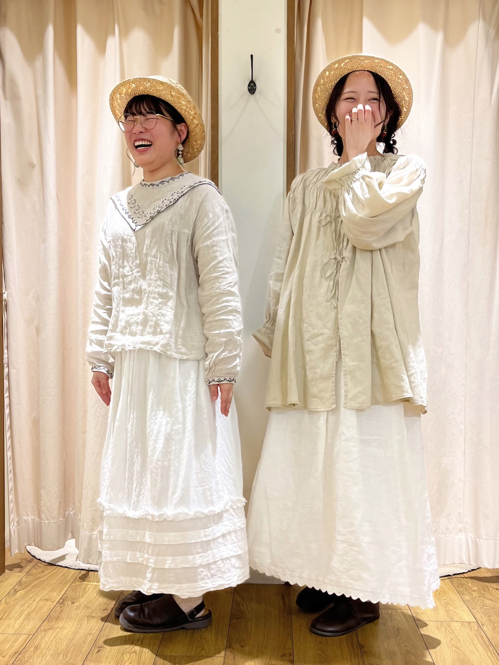 「ゆるコーデ、ナチュラル、ガーリー、Samansa Mos2、サマンサ モスモス(Samansa Mos2)、春コーデ、ワントーンコーデ、双子コーデ、シミラールック、春のNewスタイル、大人ガーリー、淡色コーデ、スカート、ブラウス、チュニック」|「Samansa Mos2の【Water less Linen】前後2WAYギャザーチュニック(チュニック、ホワイト系)」を使った、marin.🐏さん(レディース・160cm)の春コーディネートの3枚目の写真