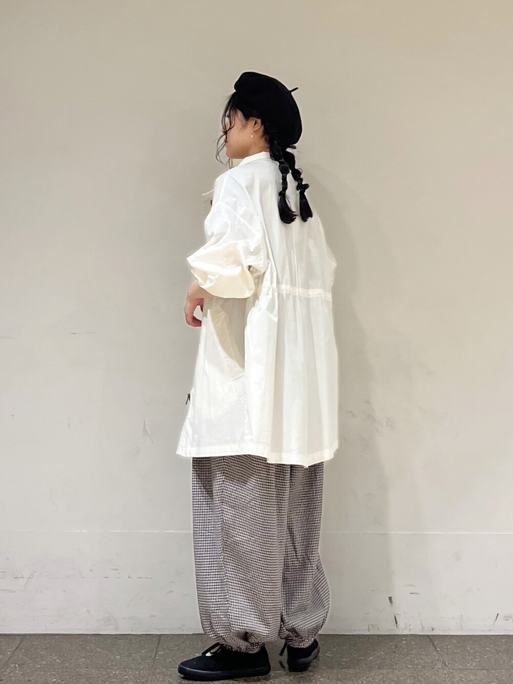 「ゆるコーデ、ナチュラル、Samansa Mos2、サマンサモスモス」｜「Samansa Mos2のパッチワークレースブラウス（シャツ/ブラウス、ブラック系）」を使った、marin.🐏さん（レディース・160cm）の春コーディネートの4枚目の写真