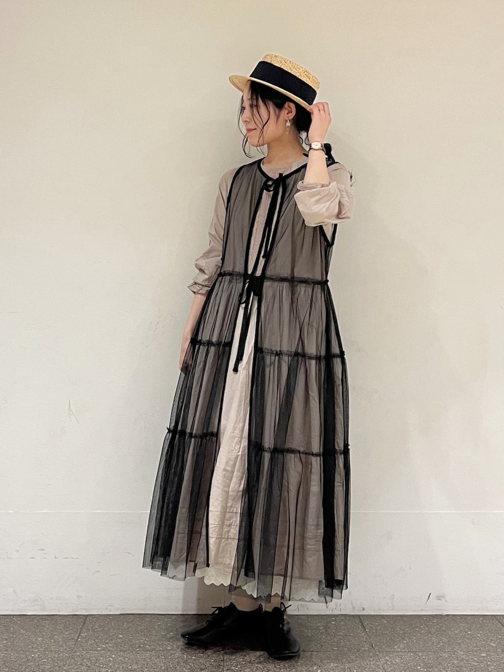 「ゆるコーデ、ナチュラル、ガーリー、Samansa Mos2、サマンサ モスモス(Samansa Mos2)、春コーデ、モノトーン、ワンピース」｜「Samansa Mos2のレース切替ワンピース（ワンピース、ベージュ系）」を使った、marin.🐏さん（レディース・160cm）の春コーディネートの2枚目の写真