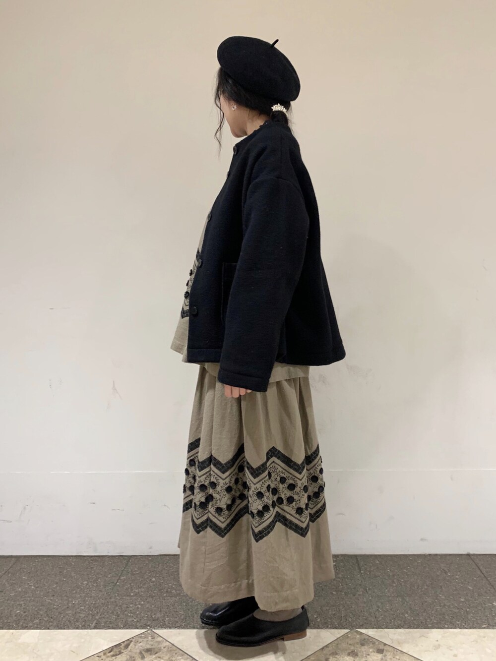 「セットアップ、スカート、ベージュ、秋のコーデ、刺繍、冬コーデ、モノトーン、SM2、キレイめ、ゆるコーデ、大人ガーリー、サマンサ モスモス(Samansa Mos2)、大人かわいい、Samansa Mos2、TSUHARU by Samansa Mos2」｜「TSUHARU by Samansa Mos2の刺繍切替ギャザーブラウス（シャツ/ブラウス、ベージュ系）」を使った、marin.🐏さん（レディース・160cm）の秋コーディネートの2枚目の写真
