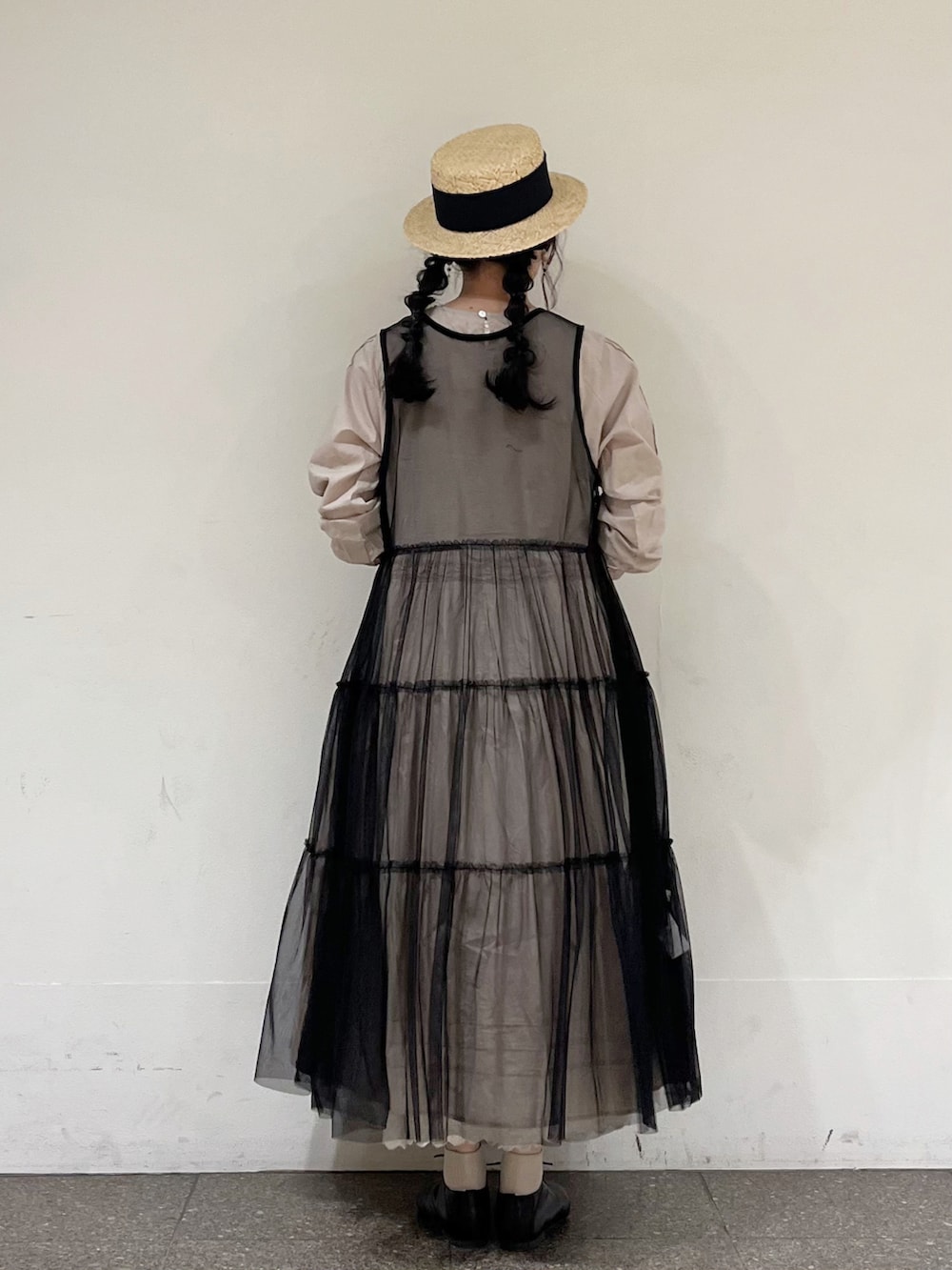 「ゆるコーデ、ナチュラル、ガーリー、Samansa Mos2、サマンサ モスモス(Samansa Mos2)、春コーデ、モノトーン、ワンピース」｜「Samansa Mos2のレース切替ワンピース（ワンピース、ベージュ系）」を使った、marin.🐏さん（レディース・160cm）の春コーディネートの4枚目の写真