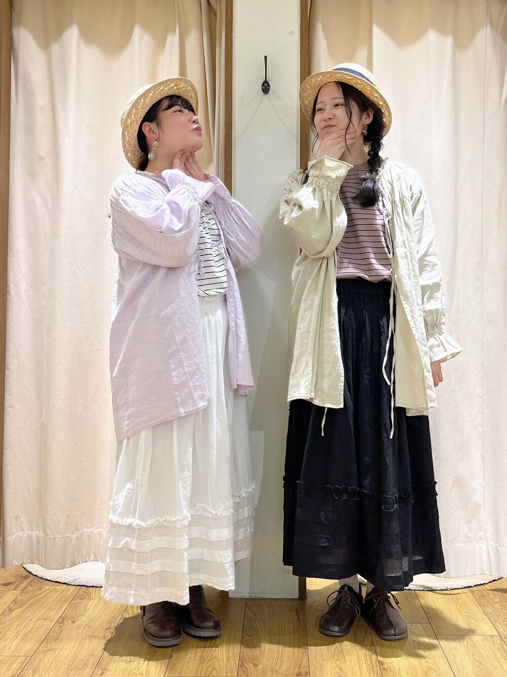 「双子コーデ、ナチュラル、ガーリー、ボーダー、チュニック、ゆるコーデ、春のNewスタイル、春コーデ、Samansa Mos2、サマンサ モスモス(Samansa Mos2)、スカート、大人カジュアル、シミラールック、ふたごコーデ、おでかけコーデ」｜「Samansa Mos2の【Water less Linen】前後2WAYギャザーチュニック（チュニック、ホワイト系）」を使った、marin.🐏さん（レディース・160cm）の春コーディネートの2枚目の写真