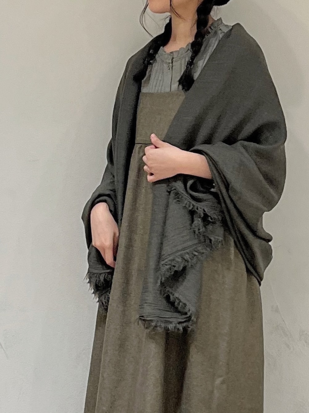 「秋服まるっと大公開、秋コーデ、Samansa Mos2、サマンサ モスモス(Samansa Mos2)、ワンピース、ゆるコーデ、ナチュラル」｜「Samansa Mos2の襟フリルピンタックブラウス（シャツ/ブラウス、ブラック系）」を使った、marin.🐏さん（レディース・160cm）の秋コーディネートの4枚目の写真