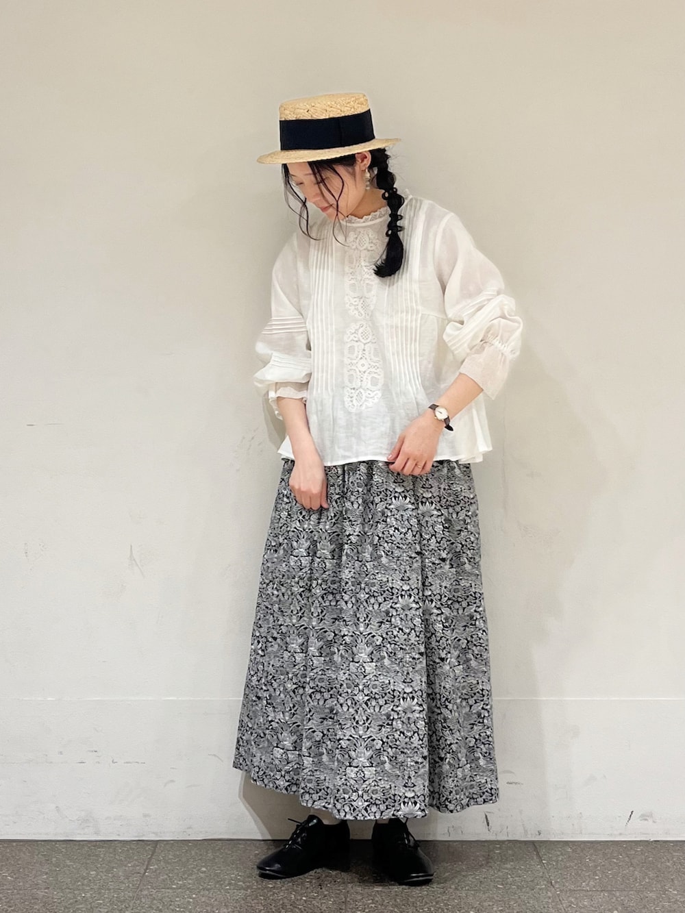 「Samansa Mos2、サマンサ モスモス(Samansa Mos2)、春コーデ、ナチュラル、ガーリー、ゆるコーデ、LIBERTY、TSUHARU by Samansa Mos2」｜「TSUHARU by Samansa Mos2のリネンパーツレースブラウス（シャツ/ブラウス、ホワイト系）」を使った、marin.🐏さん（レディース・160cm）の春コーディネートの2枚目の写真