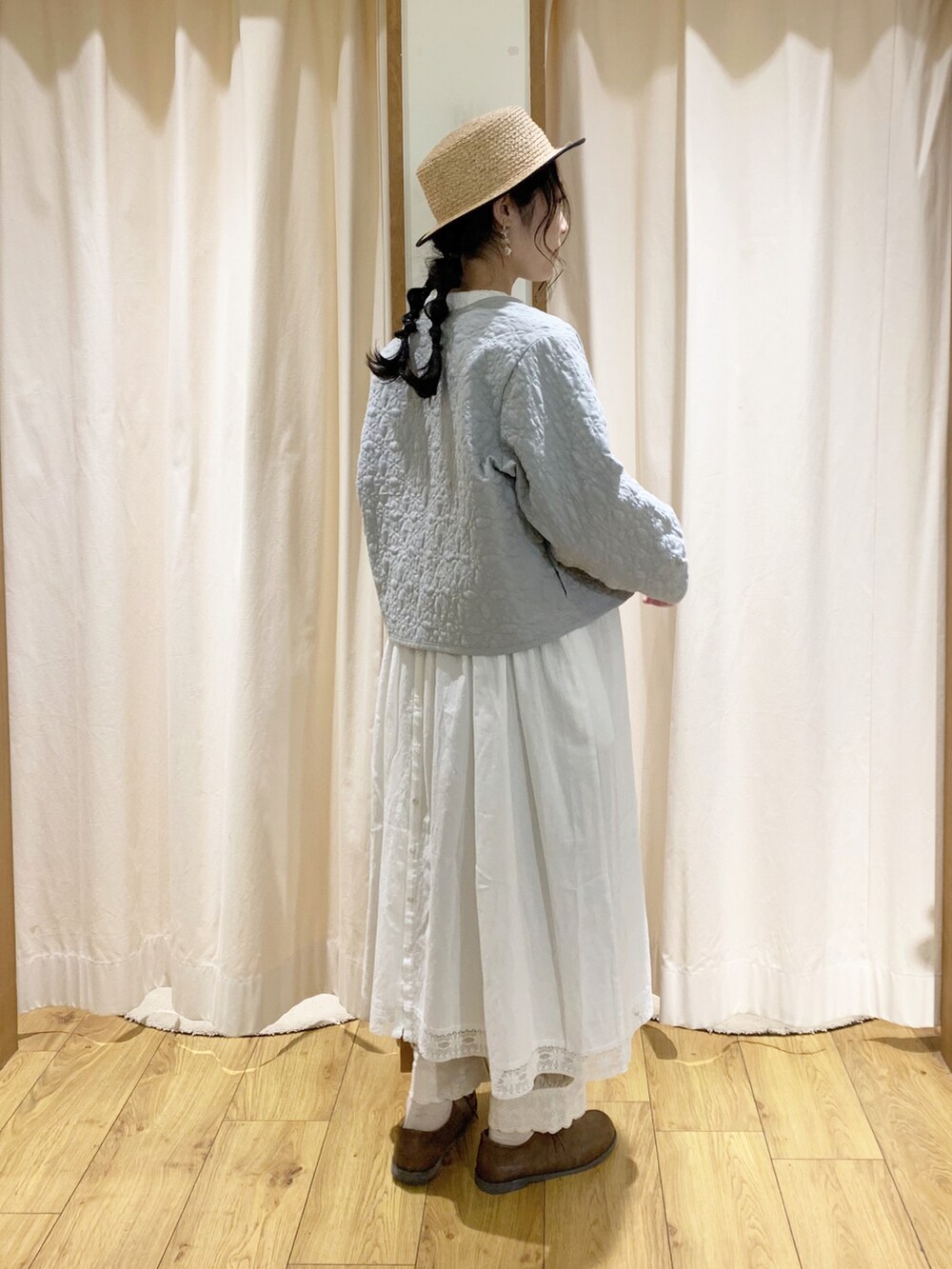 「春コーデ、Samansa Mos2、サマンサ モスモス(Samansa Mos2)、kazumiコラボ、ワントーンコーデ、淡色コーデ、アウター、ジャケット、ゆるコーデ、レイヤードスタイル、大人ガーリー、TSUHARU by Samansa Mos2、ワンピース、レース、セーラーカラー」|「Samansa Mos2の花柄ステッチキルトジャケット(ノーカラージャケット、ブルー系)」を使った、marin.🐏さん(レディース・160cm)の冬コーディネートの3枚目の写真