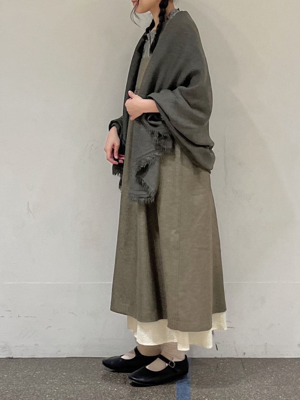 「秋服まるっと大公開、秋コーデ、Samansa Mos2、サマンサ モスモス(Samansa Mos2)、ワンピース、ゆるコーデ、ナチュラル」｜「Samansa Mos2の襟フリルピンタックブラウス（シャツ/ブラウス、ブラック系）」を使った、marin.🐏さん（レディース・160cm）の秋コーディネートの2枚目の写真
