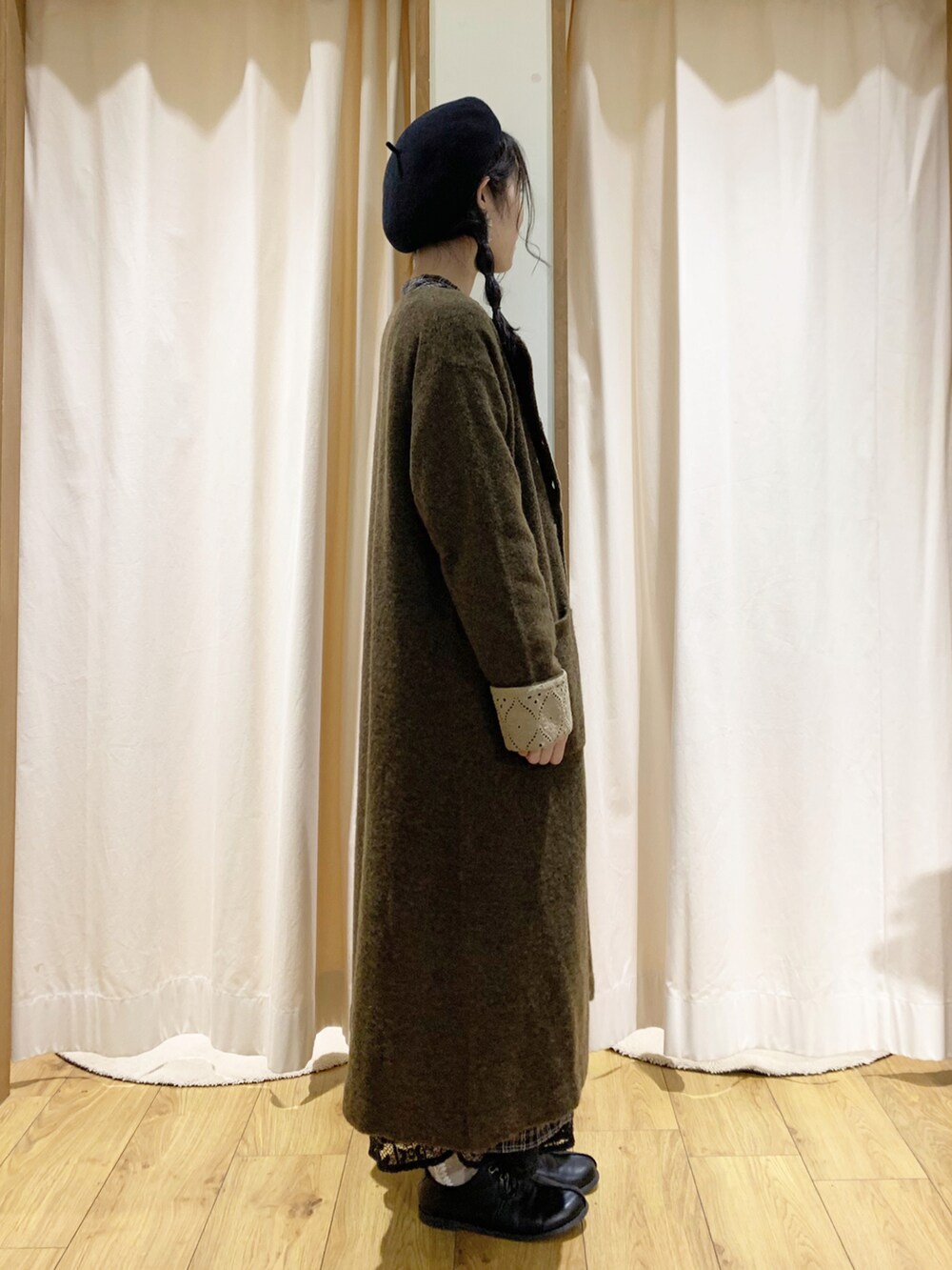 レディースの秋コーディネートの2枚目の写真