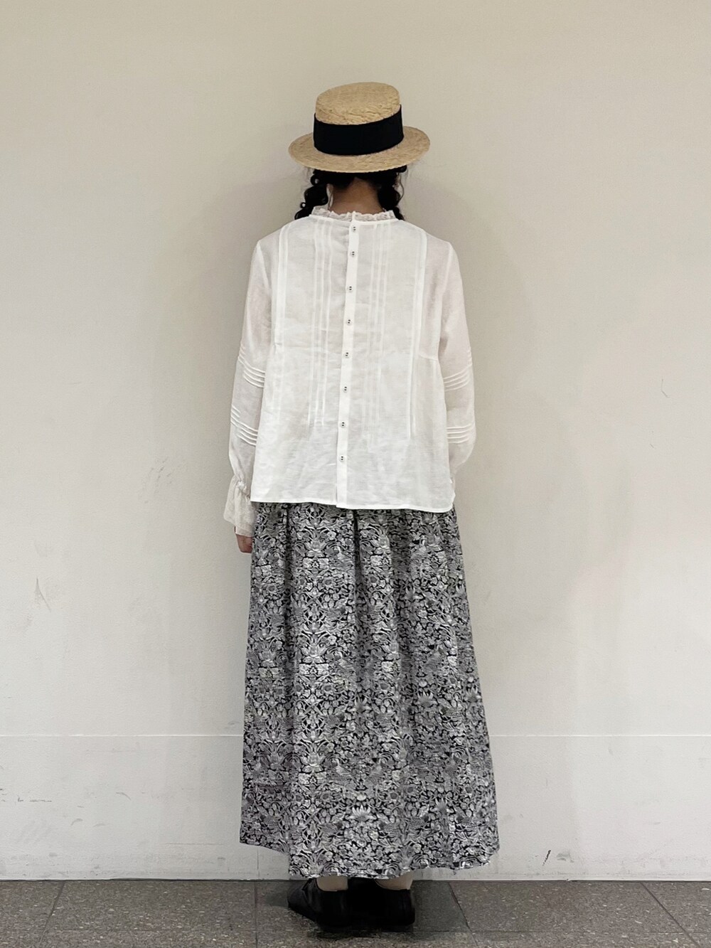 「Samansa Mos2、サマンサ モスモス(Samansa Mos2)、春コーデ、ナチュラル、ガーリー、ゆるコーデ、LIBERTY、TSUHARU by Samansa Mos2」｜「TSUHARU by Samansa Mos2のリネンパーツレースブラウス（シャツ/ブラウス、ホワイト系）」を使った、marin.🐏さん（レディース・160cm）の春コーディネートの4枚目の写真