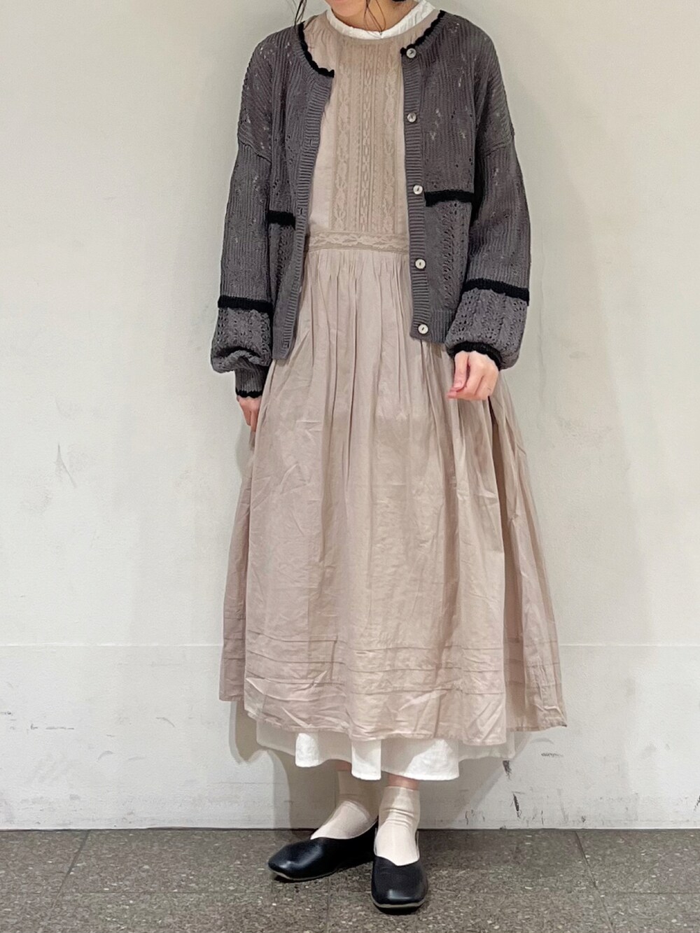 「ゆるコーデ、ナチュラル、ガーリー、Samansa Mos2、サマンサ モスモス(Samansa Mos2)、春コーデ、TSUHARU by Samansa Mos2」｜「Samansa Mos2のアイテム（ワンピース/ドレス、ベージュ系）」を使った、marin.🐏さん（レディース・160cm）の冬コーディネートの3枚目の写真