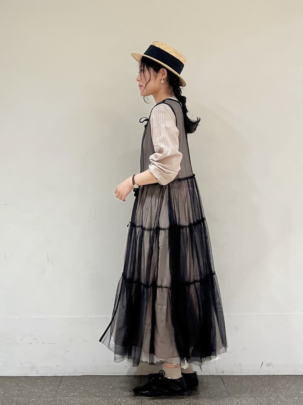 「ゆるコーデ、ナチュラル、ガーリー、Samansa Mos2、サマンサ モスモス(Samansa Mos2)、春コーデ、モノトーン、ワンピース」｜「Samansa Mos2のレース切替ワンピース（ワンピース、ベージュ系）」を使った、marin.🐏さん（レディース・160cm）の春コーディネートの3枚目の写真