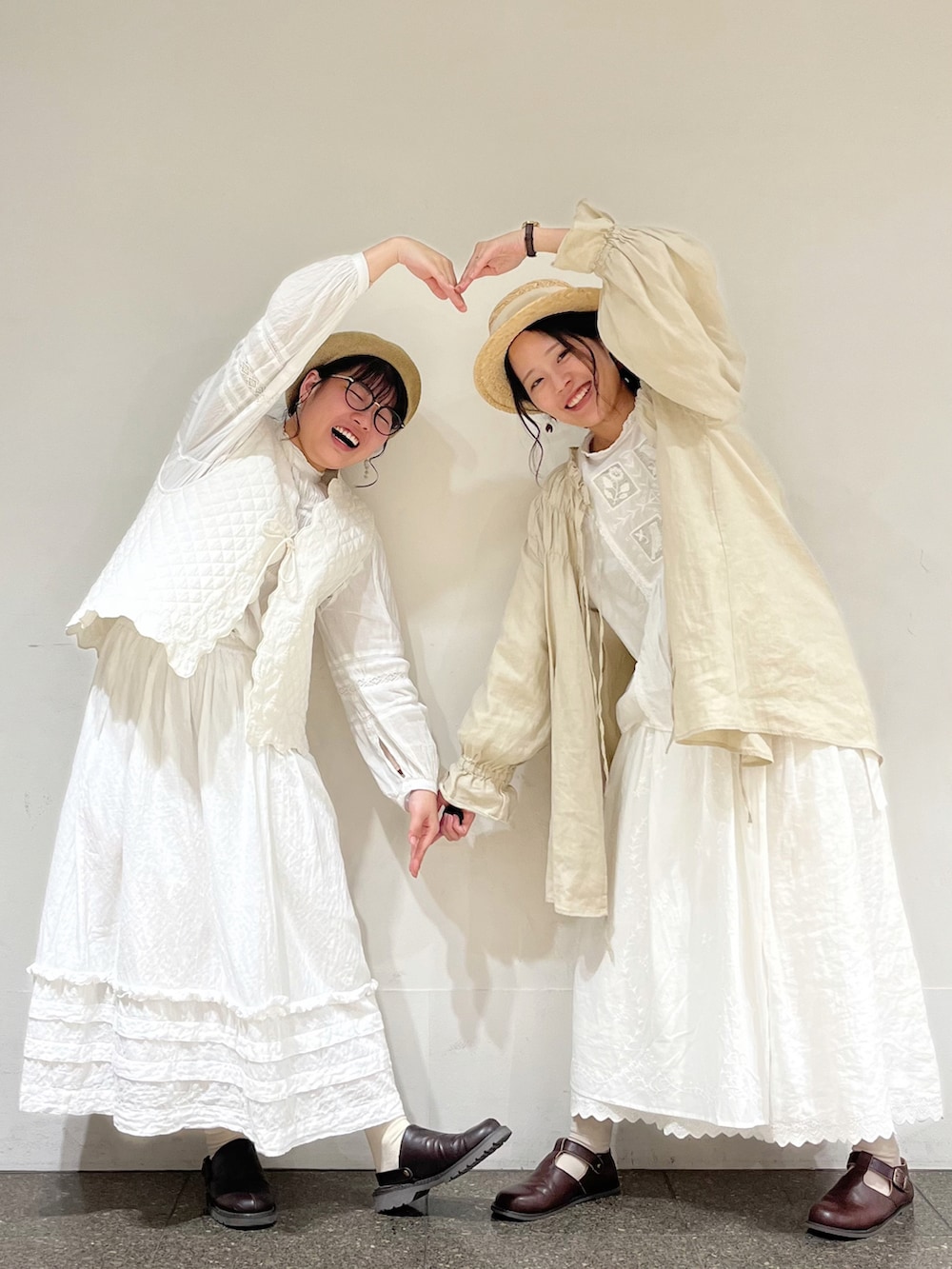 「双子コーデ、シミラールック、シミラーコーデ、ワントーンコーデ、淡色コーデ、Samansa Mos2、サマンサ モスモス(Samansa Mos2)、春のNewスタイル、春コーデ、ゆるコーデ、ナチュラル、ガーリー、スカート、リネン、ふたごコーデ」|「Samansa Mos2のボイル鳥刺繍ブラウス(シャツ/ブラウス、ホワイト系)」を使った、marin.🐏さん(レディース・160cm)の春コーディネートの5枚目の写真