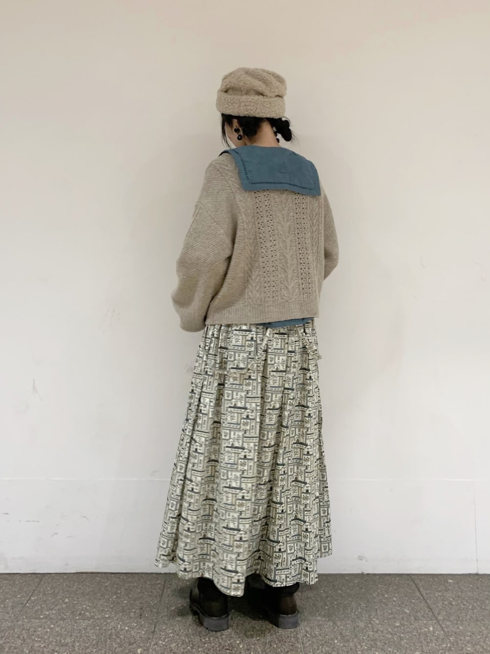 「ゆるコーデ、ナチュラル、ガーリー、大人かわいい、ワントーンコーデ、リバティ、LIBERTY、グリーン、ニット、カーディガン、ウール、冬コーデ、TSUHARU by Samansa Mos2、Samansa Mos2、サマンサ モスモス(Samansa Mos2)」|「TSUHARU by Samansa Mos2の無染色ウールニット前後着カーディガン(カーディガン/ボレロ、ベージュ系)」を使った、marin.🐏さん(レディース・160cm)の冬コーディネートの3枚目の写真