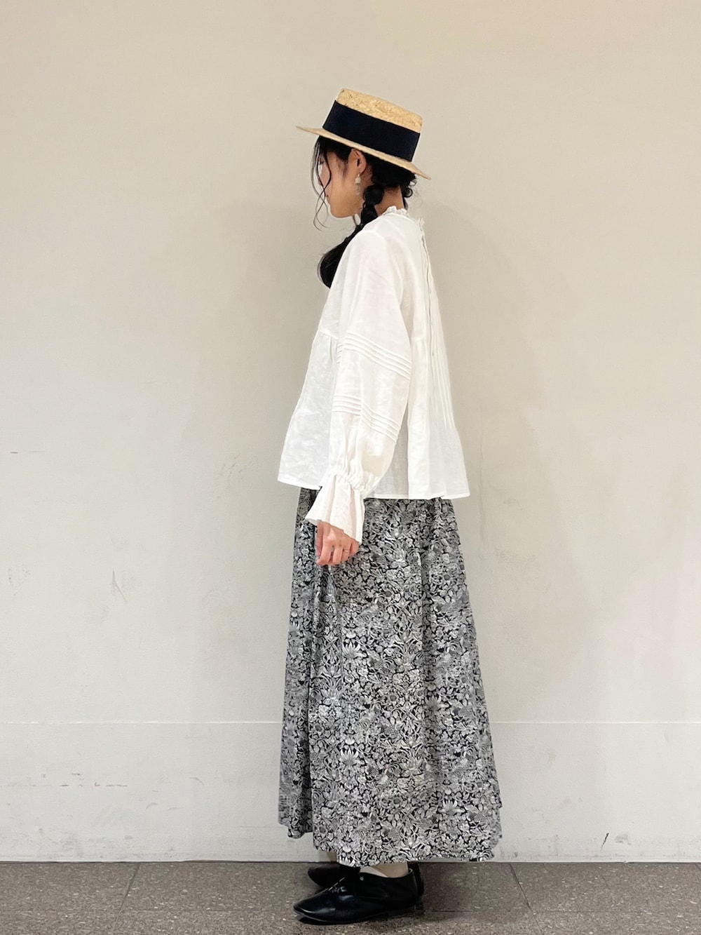 「Samansa Mos2、サマンサ モスモス(Samansa Mos2)、春コーデ、ナチュラル、ガーリー、ゆるコーデ、LIBERTY、TSUHARU by Samansa Mos2」｜「TSUHARU by Samansa Mos2のリネンパーツレースブラウス（シャツ/ブラウス、ホワイト系）」を使った、marin.🐏さん（レディース・160cm）の春コーディネートの3枚目の写真