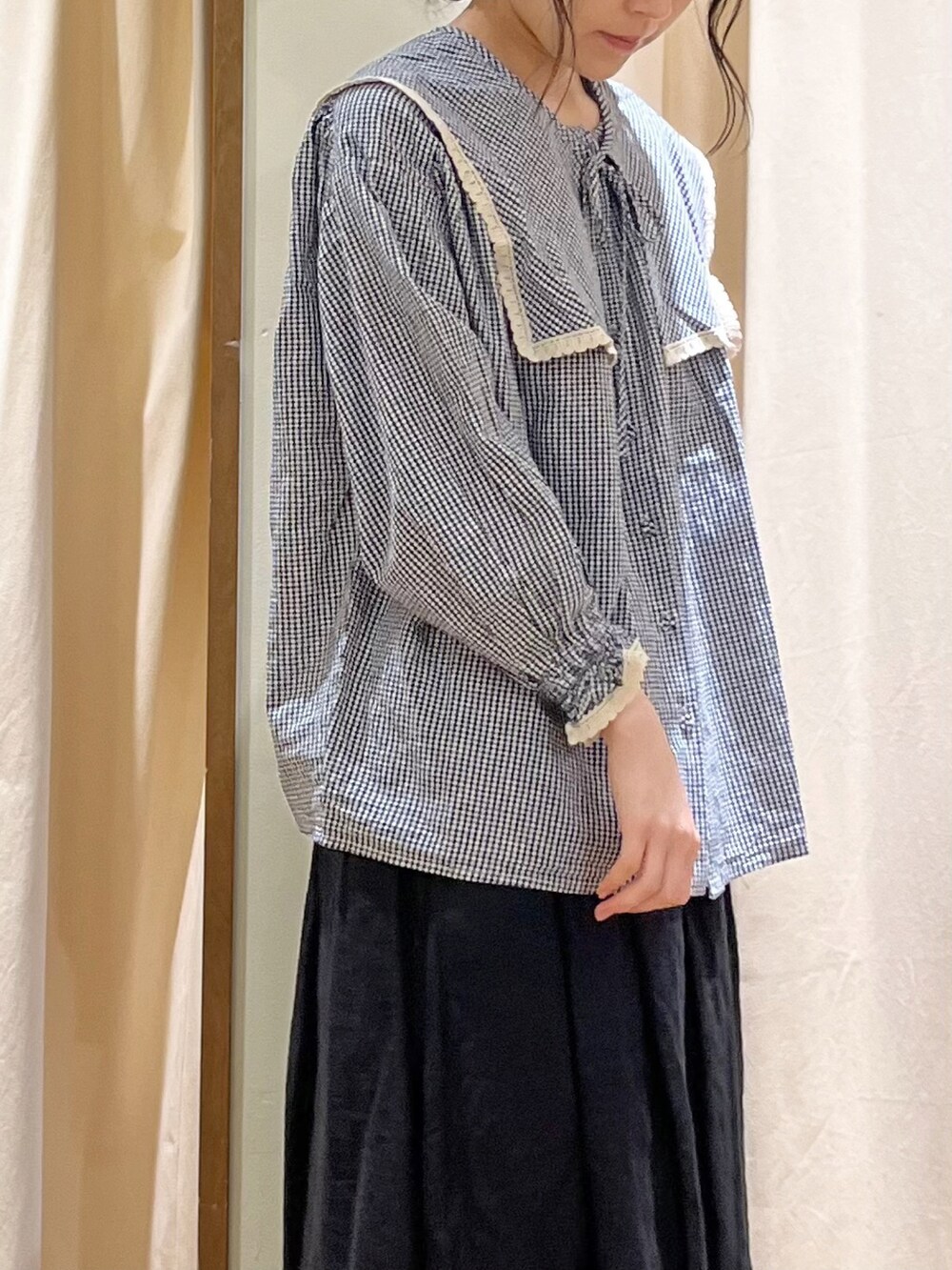 「ゆるコーデ、ナチュラル、ガーリー、ゆべしコラボ、ゆべし×SamansaMos2、Samansa Mos2、サマンサ モスモス(Samansa Mos2)、春コーデ」｜「Samansa Mos2のアイテム（スカート、ブラック系）」を使った、marin.🐏さん（レディース・160cm）の春コーディネートの5枚目の写真